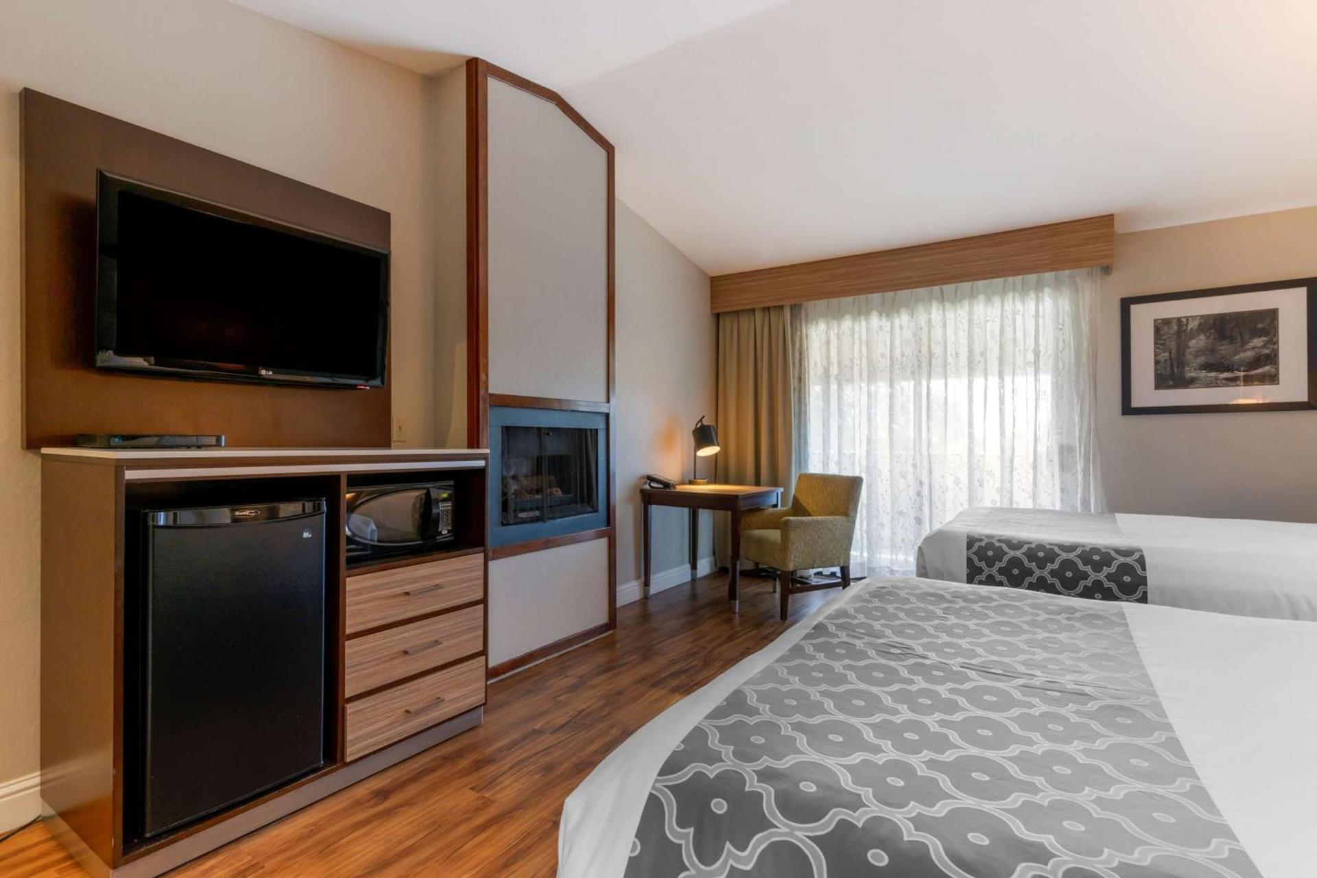 Best Western Plus Forest Park Inn photo 29