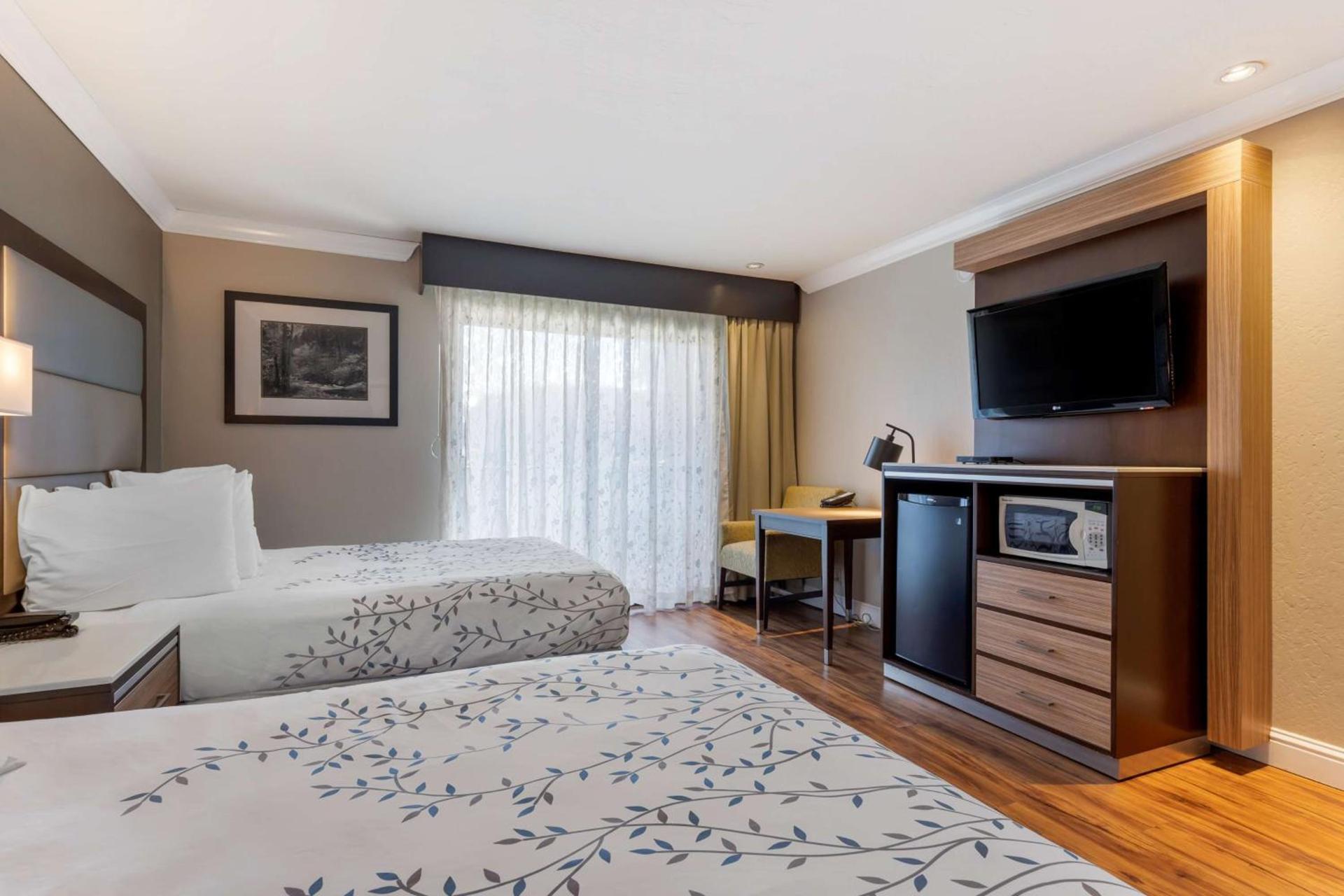 Best Western Plus Forest Park Inn photo 31