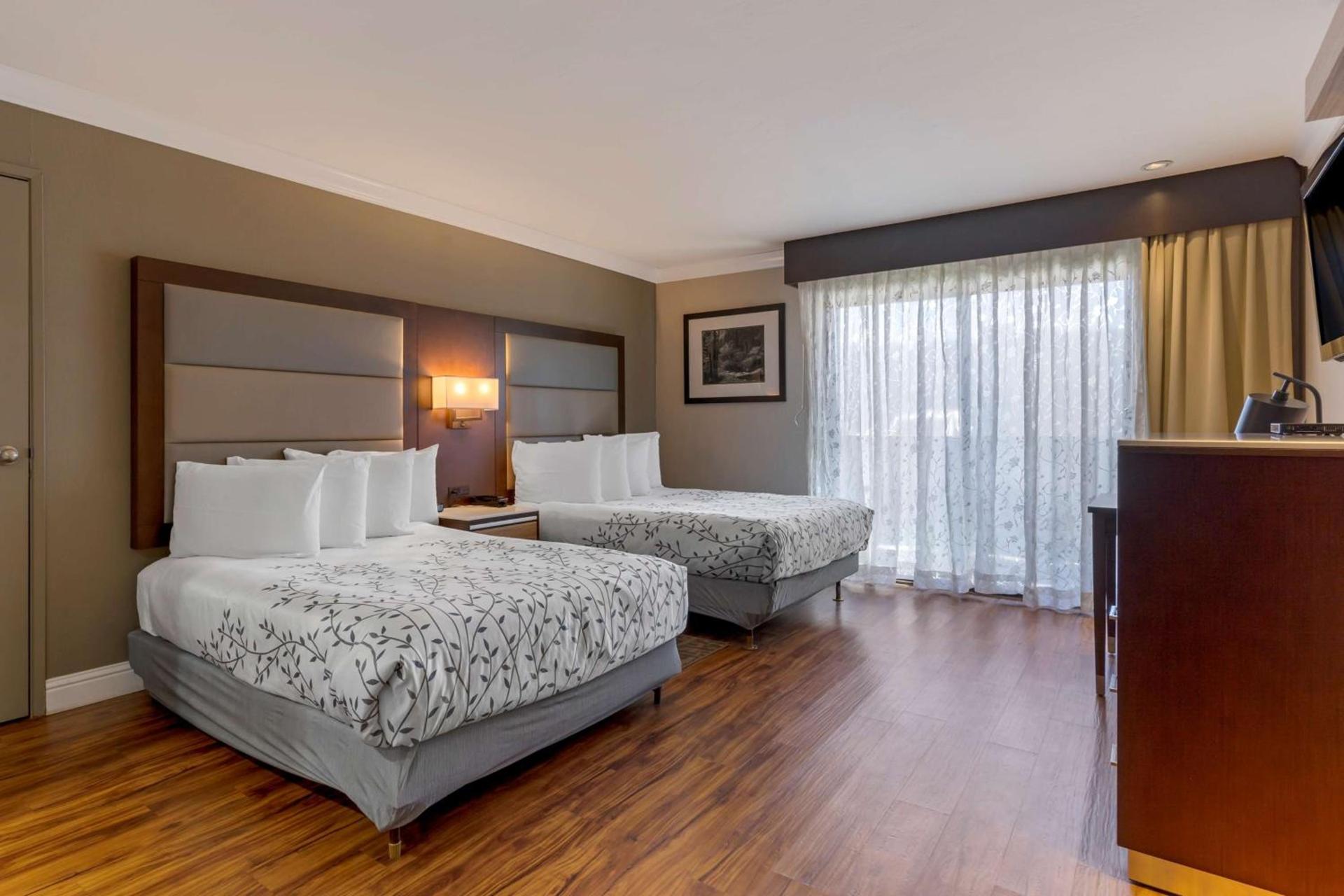 Best Western Plus Forest Park Inn photo 32