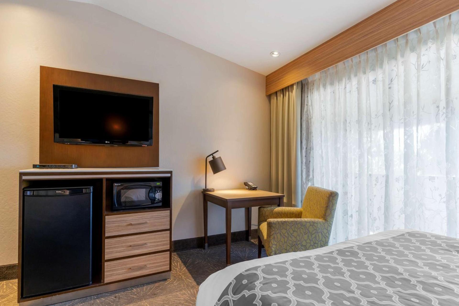 Best Western Plus Forest Park Inn photo 34