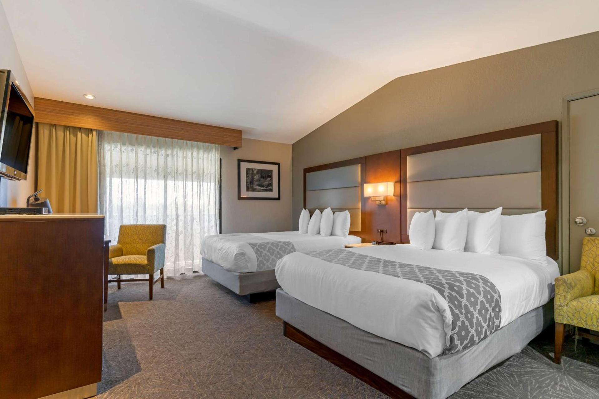 Best Western Plus Forest Park Inn photo 35