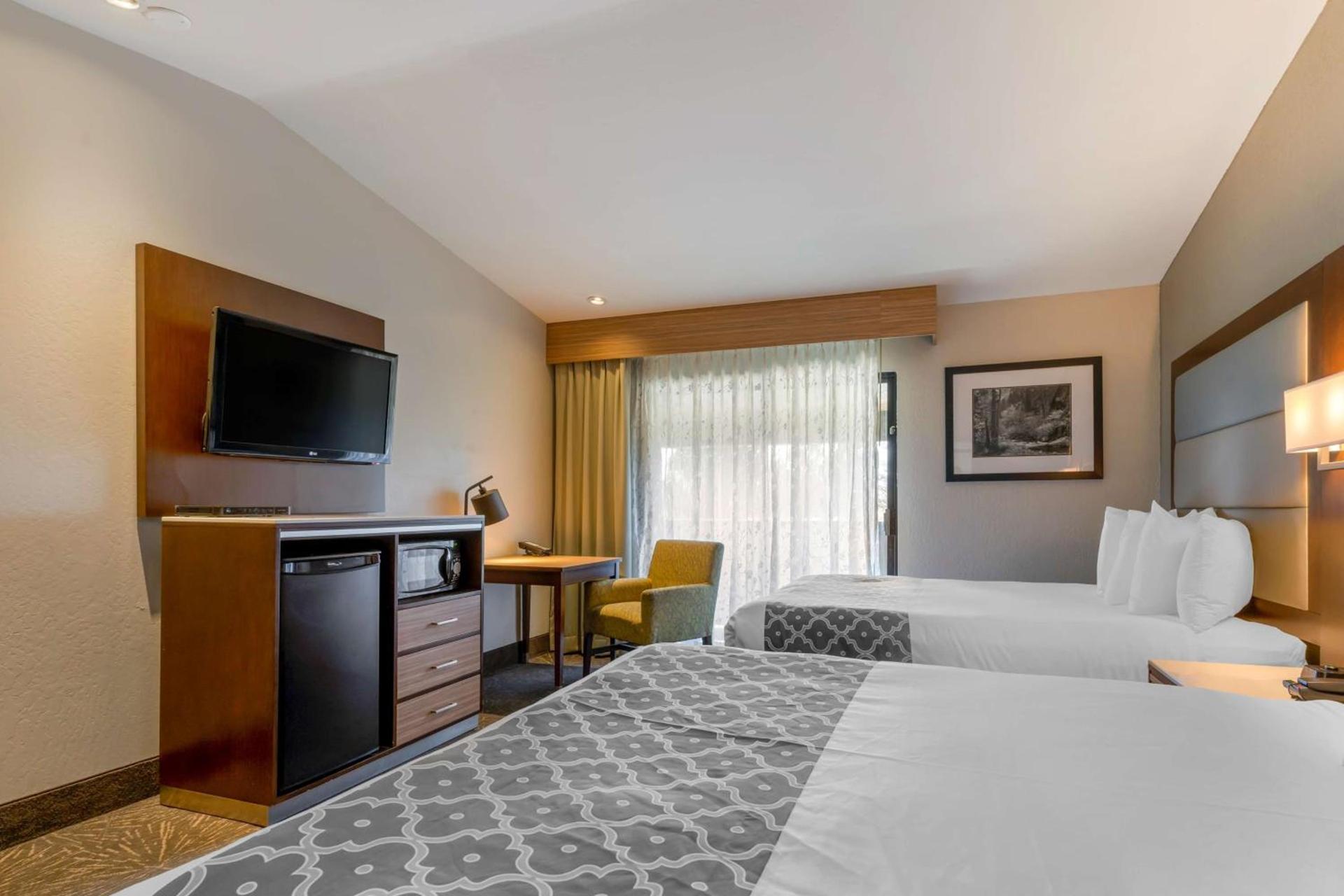 Best Western Plus Forest Park Inn photo 36