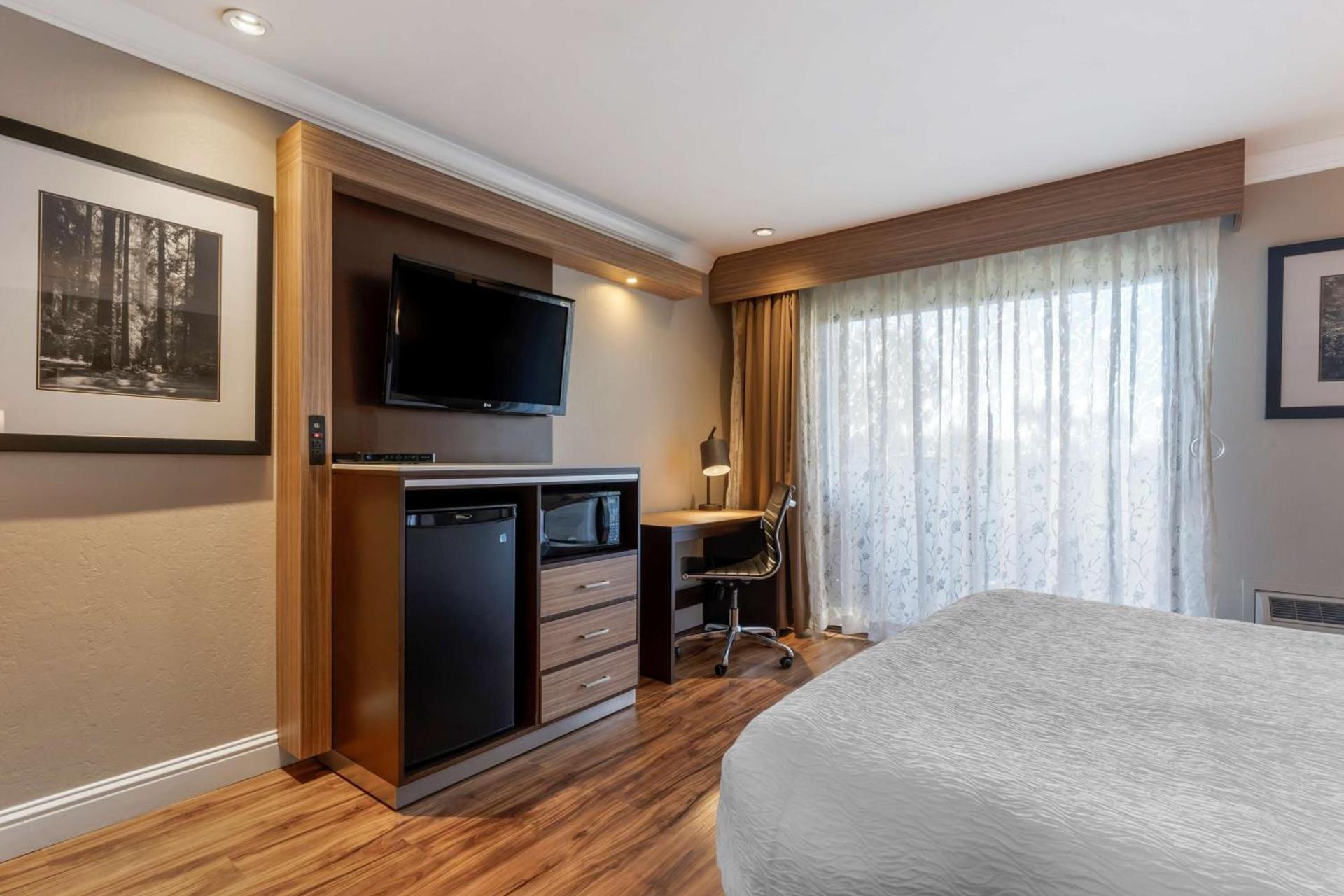 Best Western Plus Forest Park Inn photo 39
