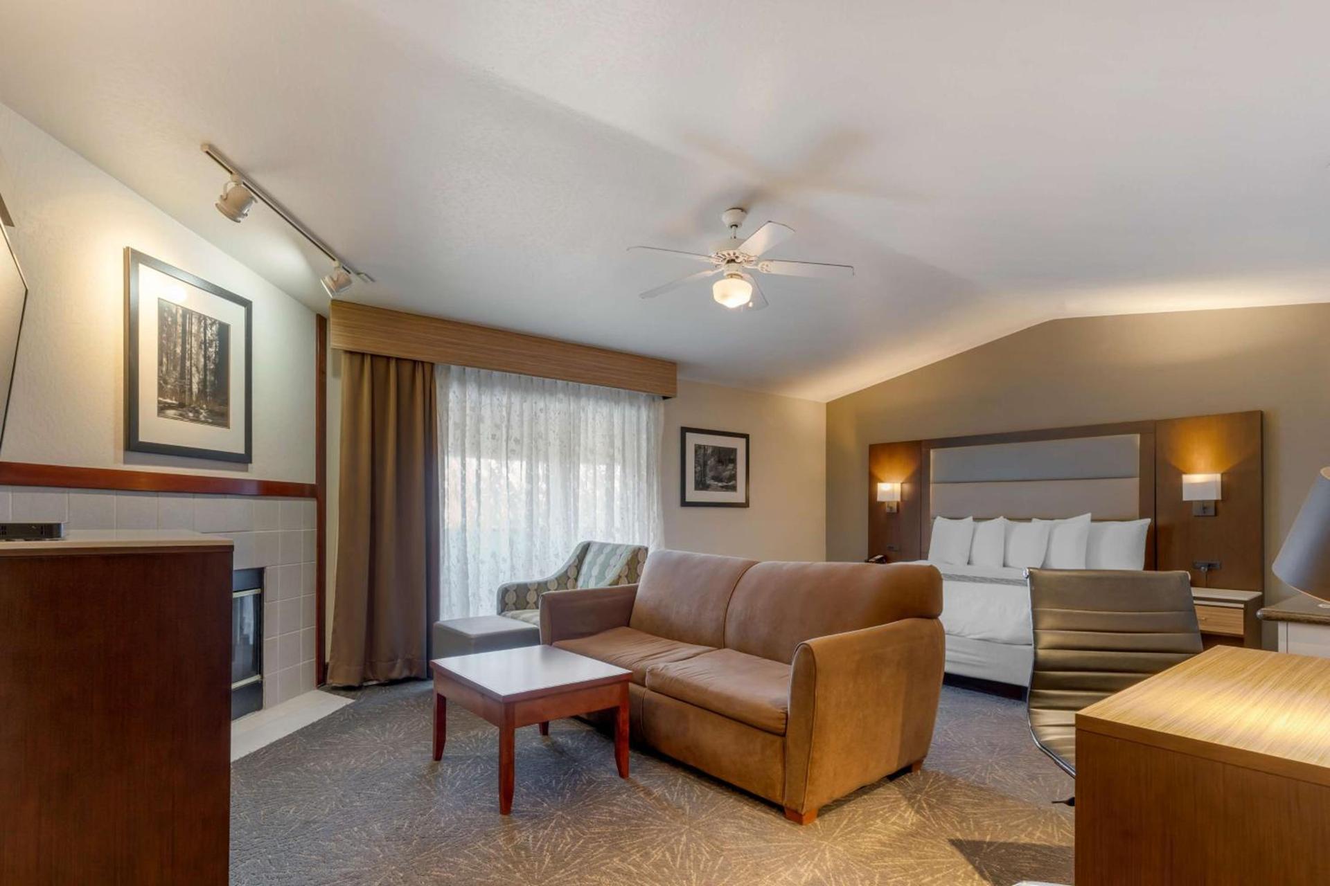 Best Western Plus Forest Park Inn photo 45