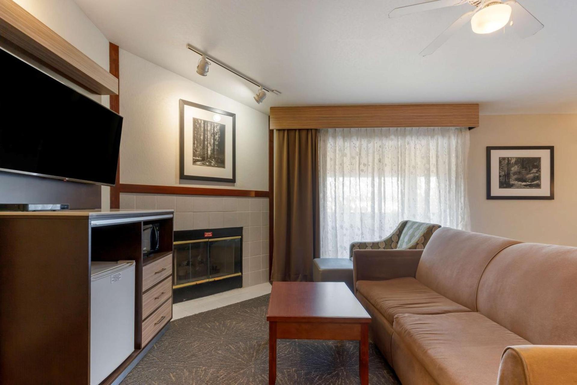 Best Western Plus Forest Park Inn photo 46