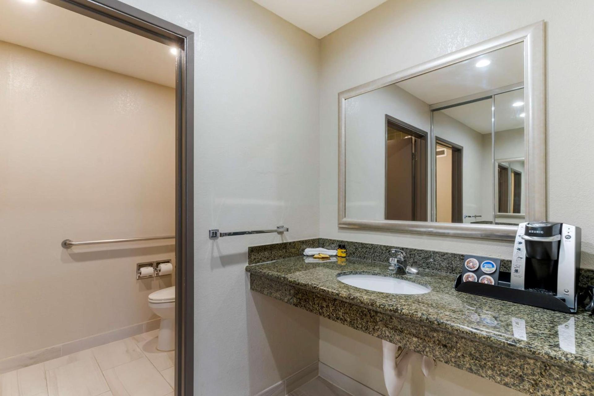Best Western Plus Forest Park Inn photo 49