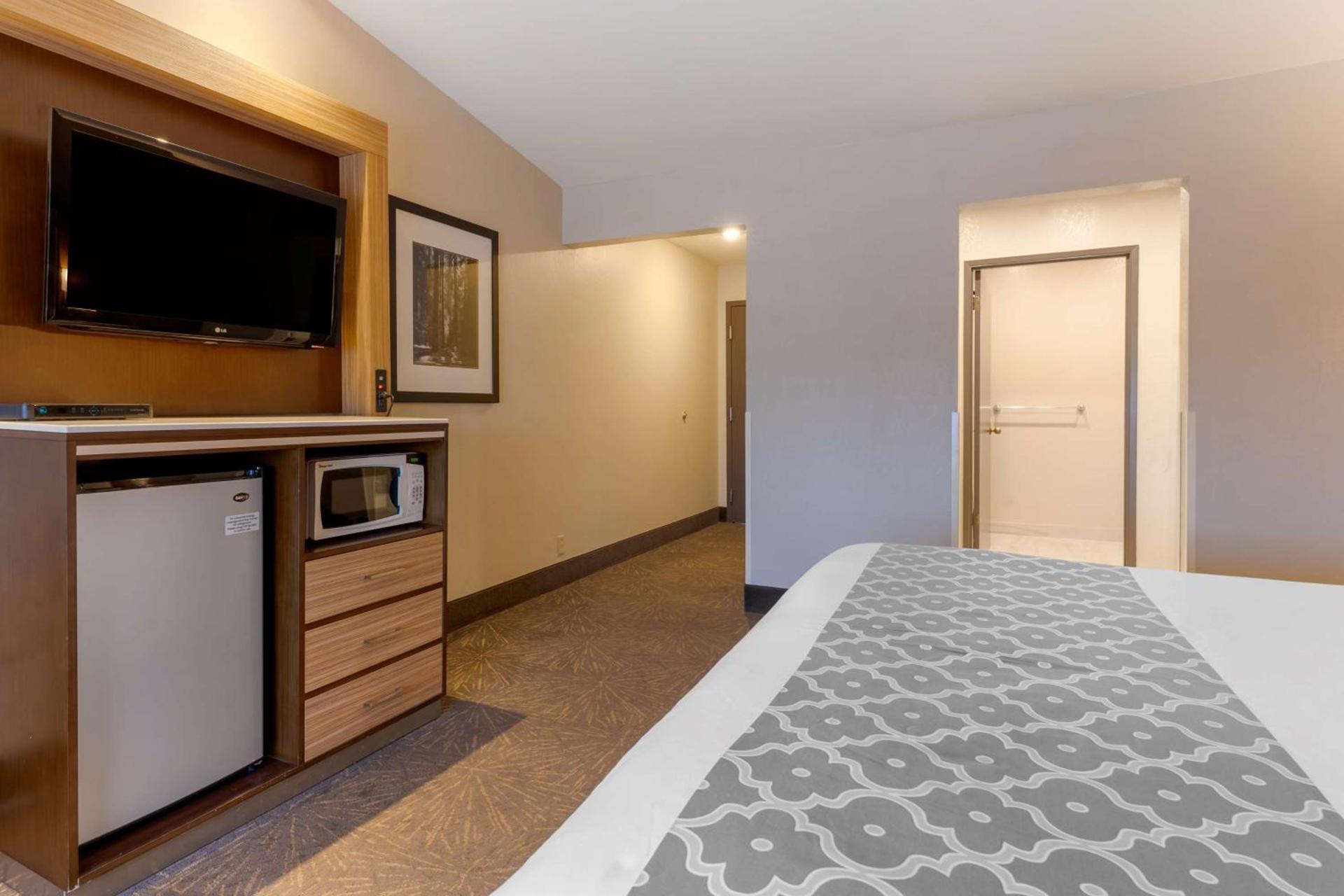 Best Western Plus Forest Park Inn photo 59