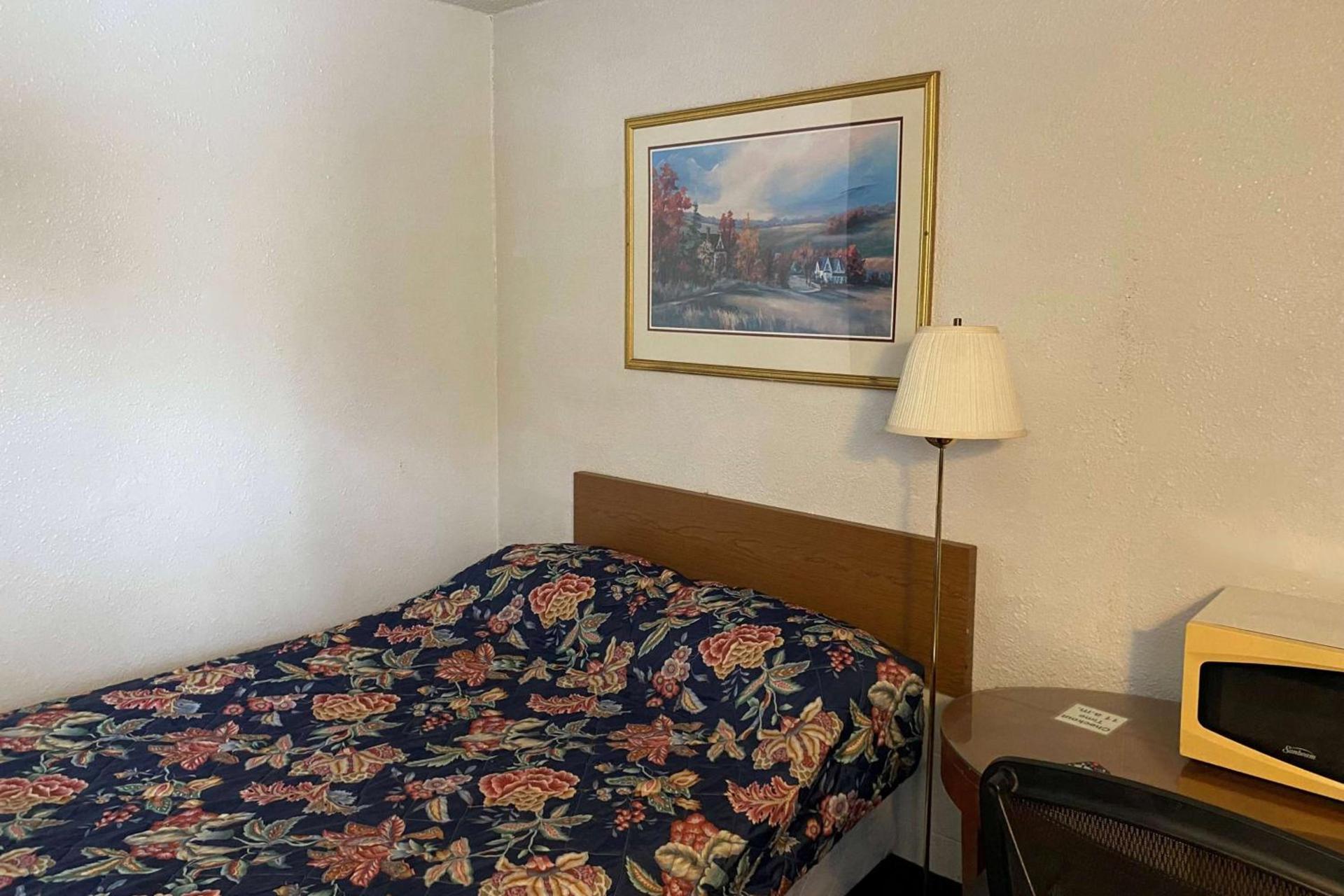 Super 8 by Wyndham Rockford South photo 4