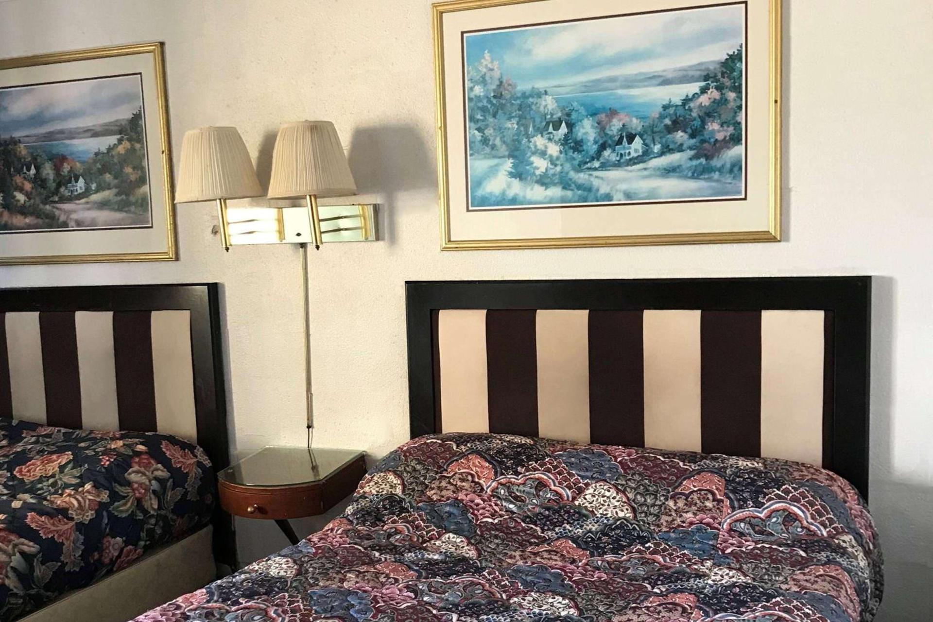 Super 8 by Wyndham Rockford South photo 2