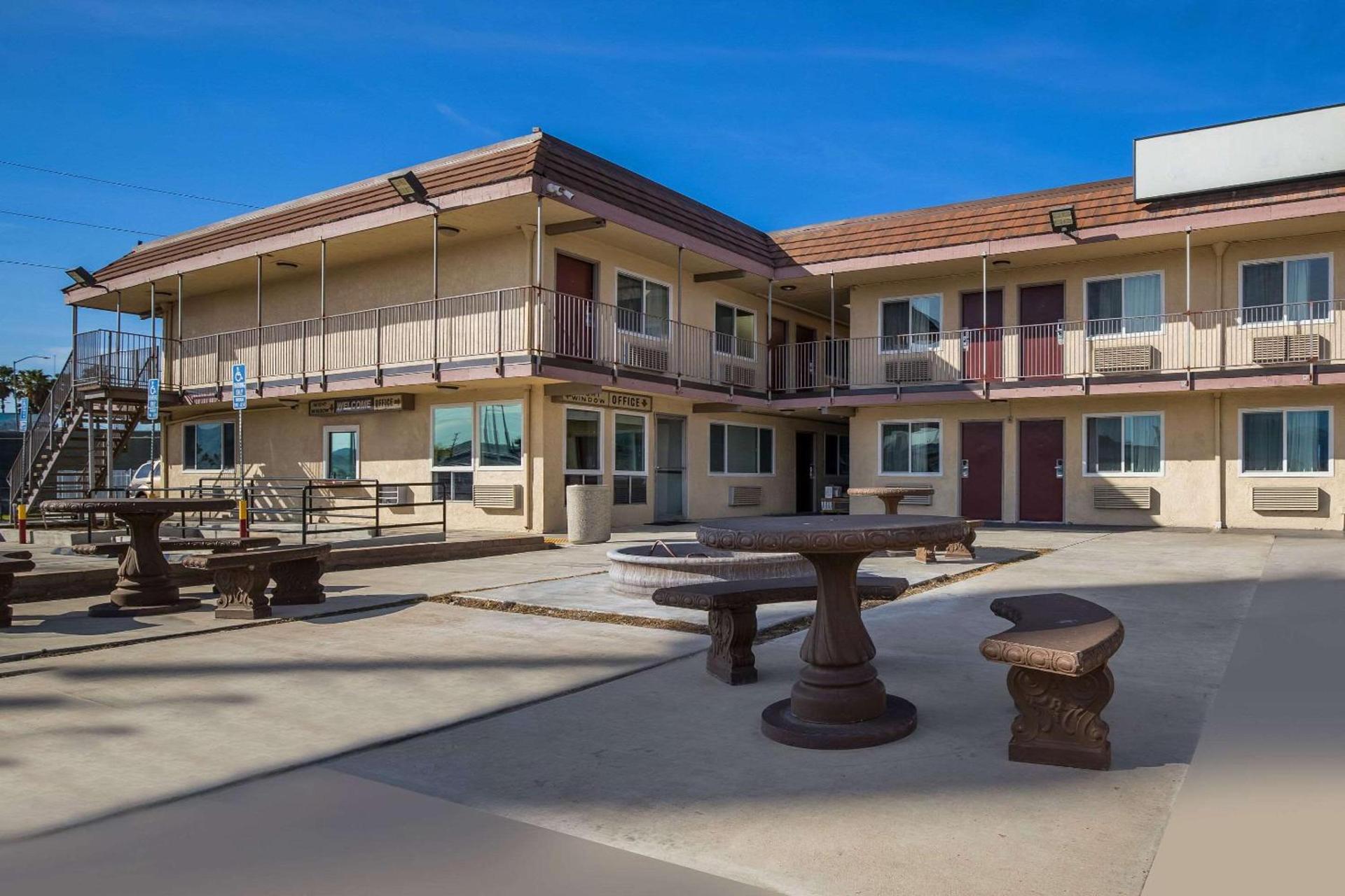 Rodeway Inn San Bernardino - Colton photo 3