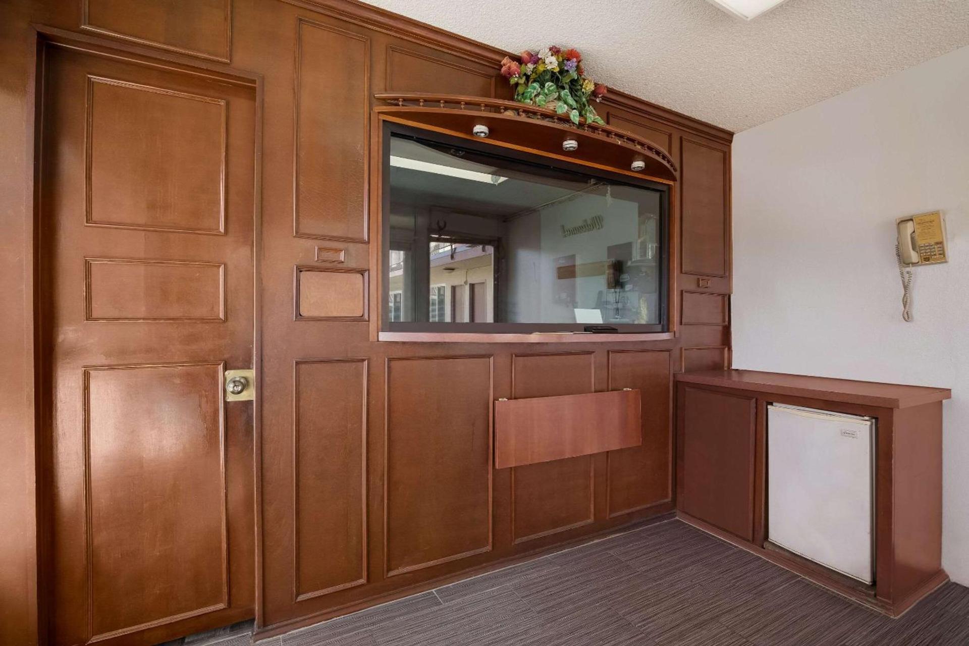 Rodeway Inn San Bernardino - Colton photo 10