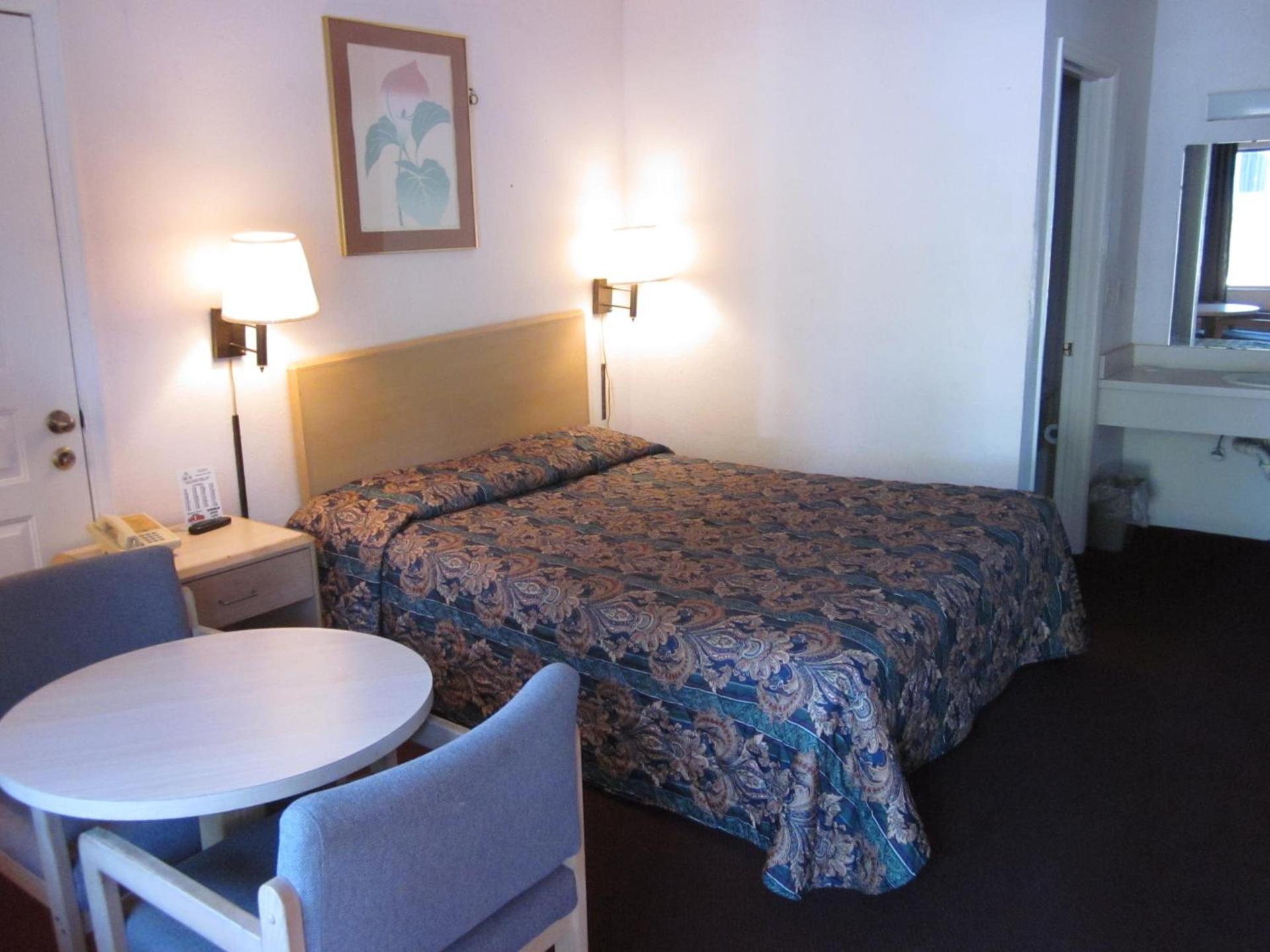 Westmont Inn - Lakeland photo 13