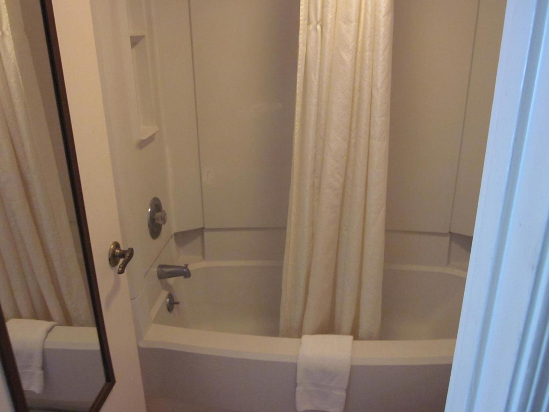 Westmont Inn - Lakeland photo 16