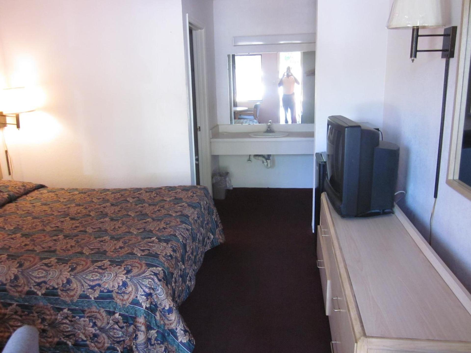 Westmont Inn - Lakeland photo 17