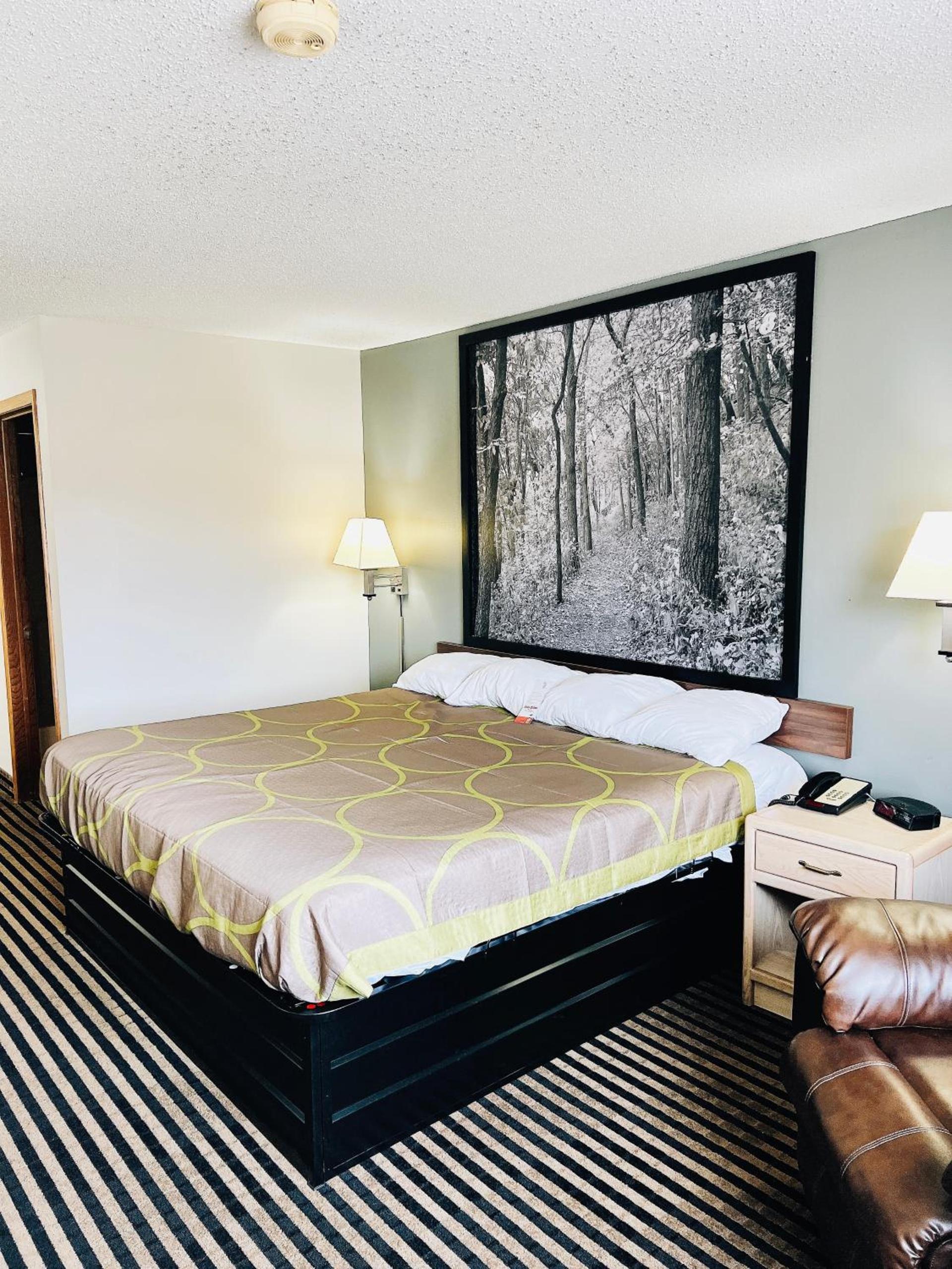 Super 8 by Wyndham Humboldt photo 40
