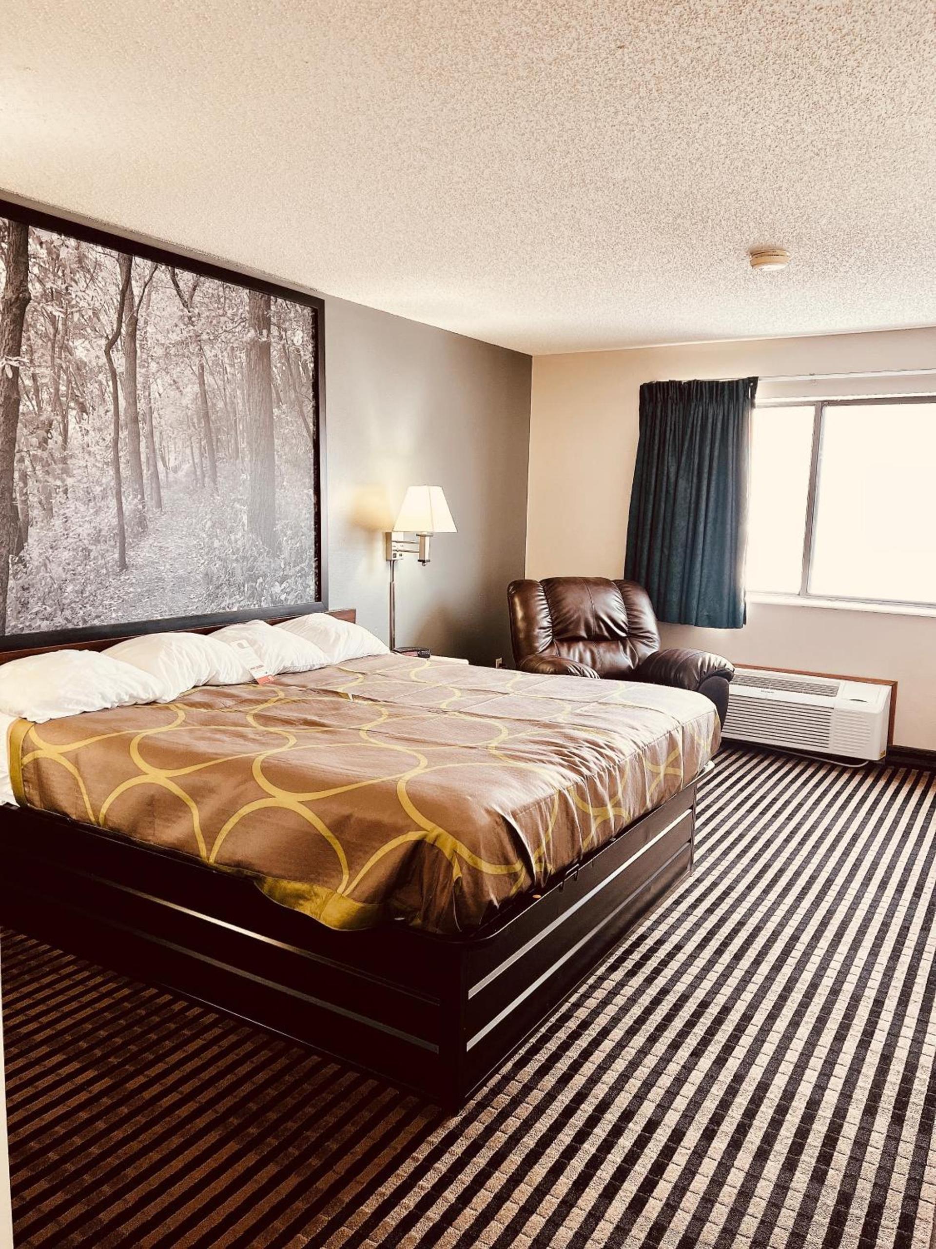 Super 8 by Wyndham Humboldt photo 41