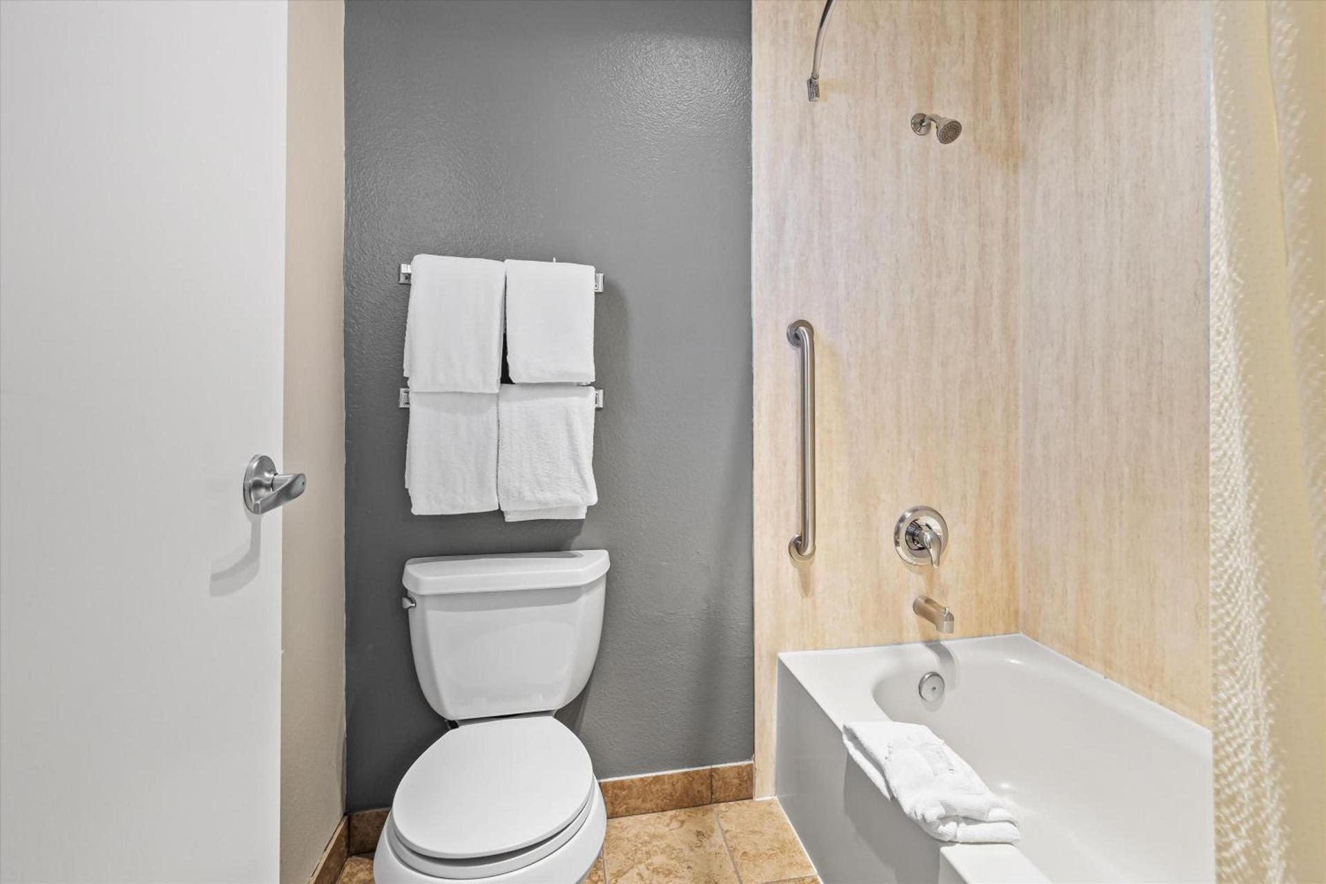 Bend Inn & Suites photo 9