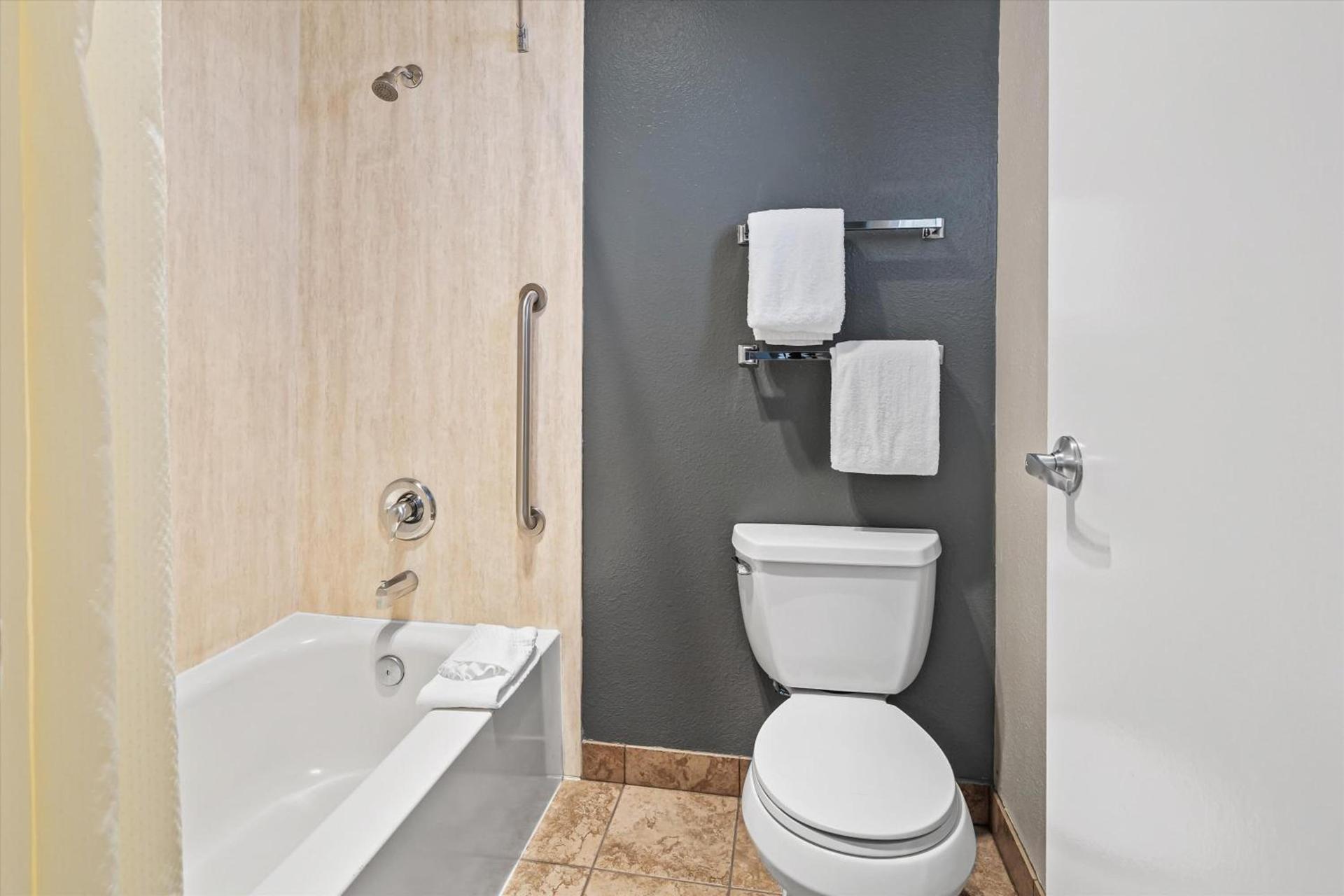 Bend Inn & Suites photo 6