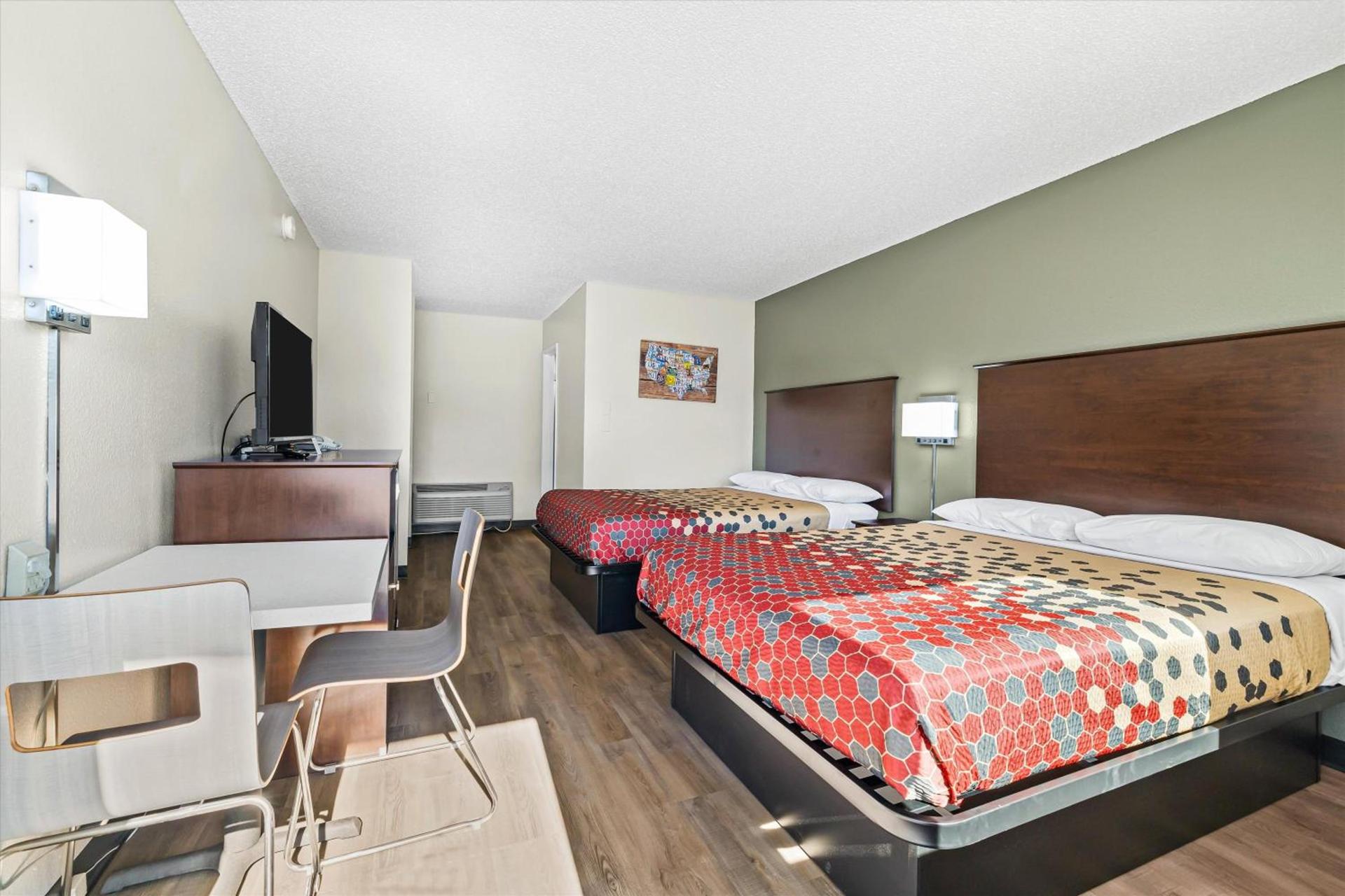 Bend Inn & Suites photo 12