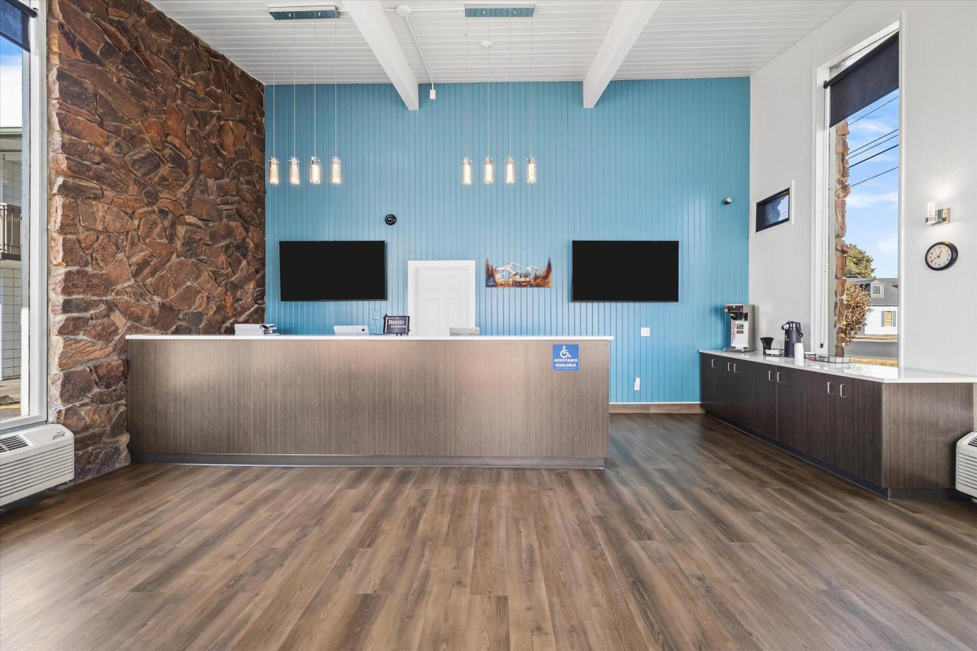 Bend Inn & Suites photo 11