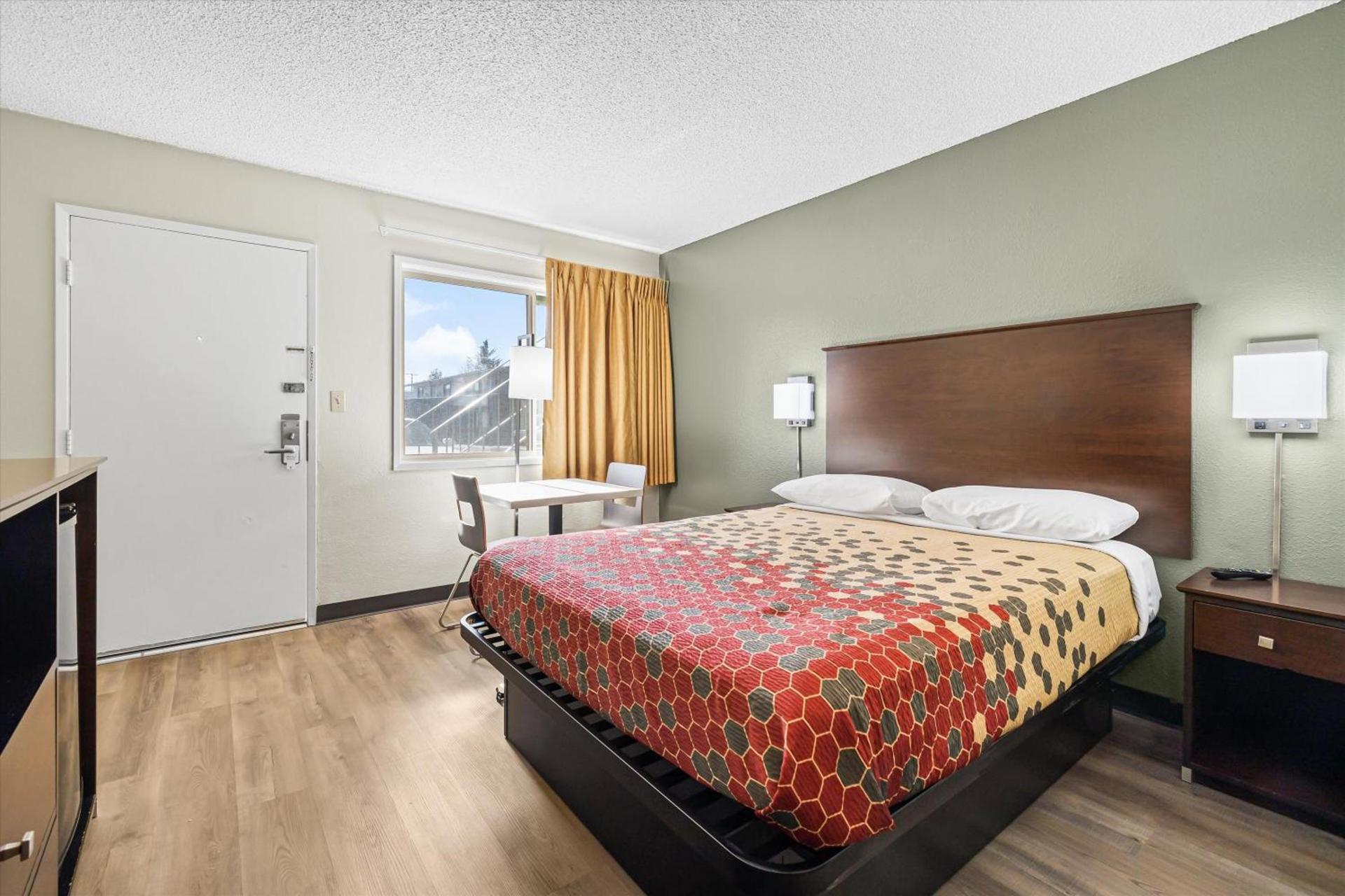 Bend Inn & Suites photo 13
