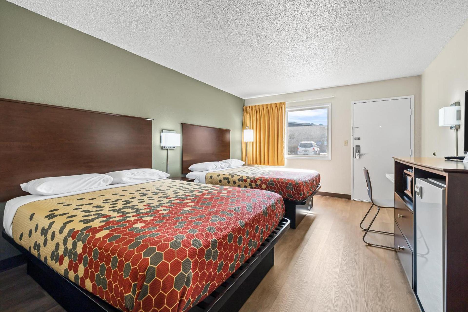 Bend Inn & Suites photo 17