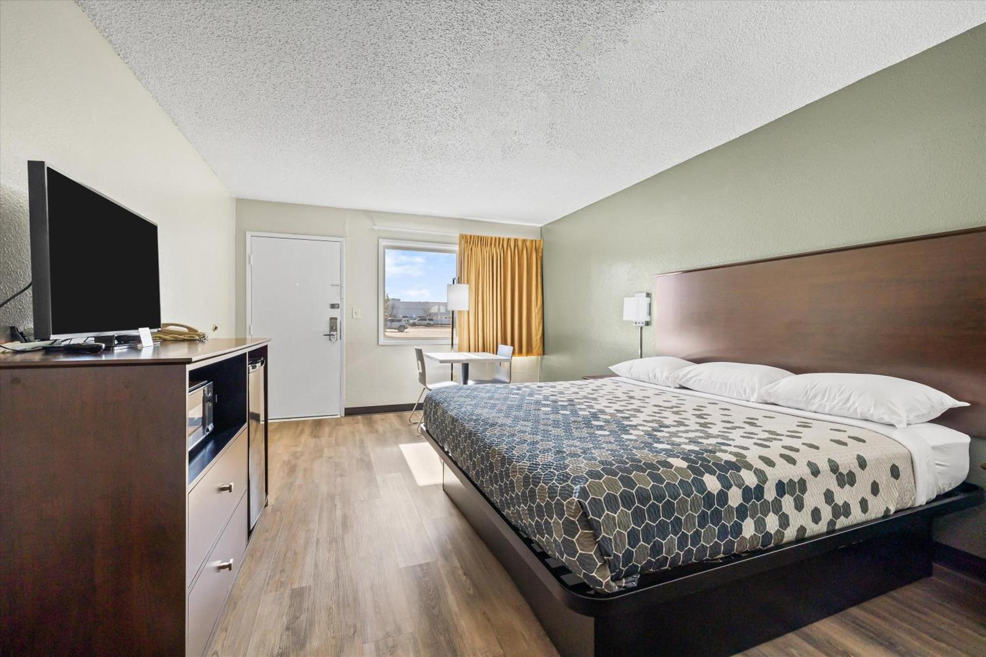 Bend Inn & Suites photo 18