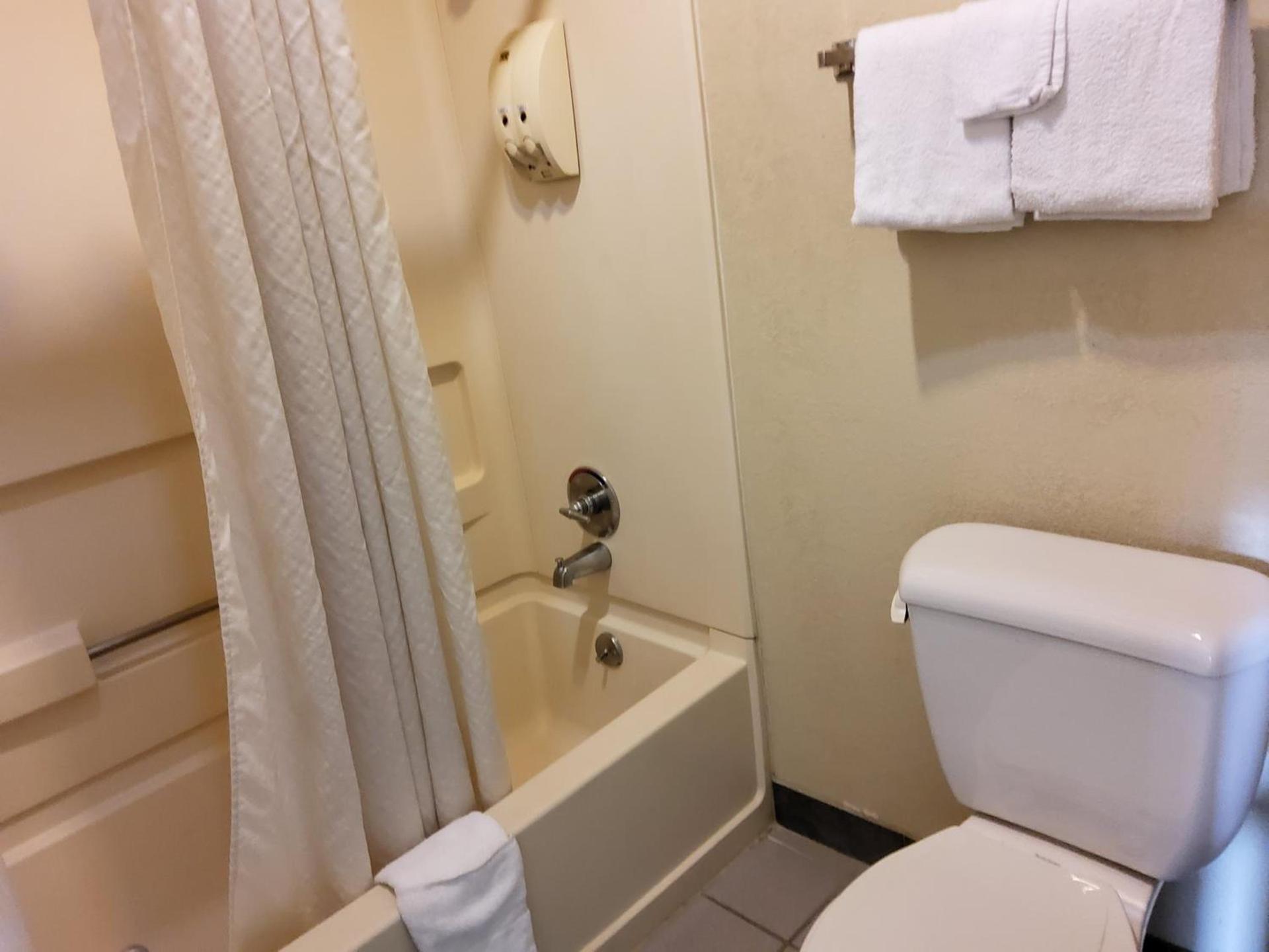 Budget Inn photo 10