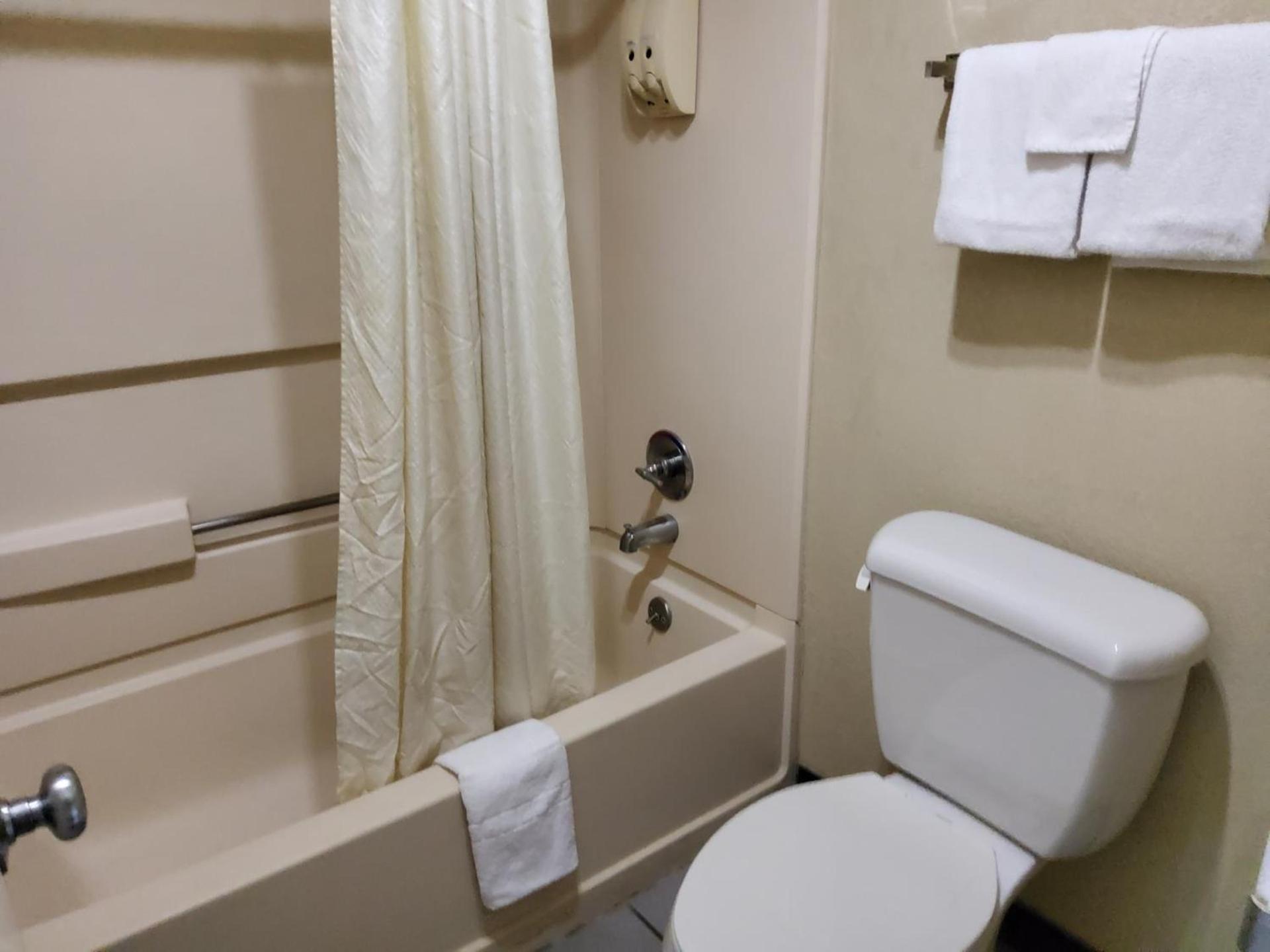 Budget Inn photo 14