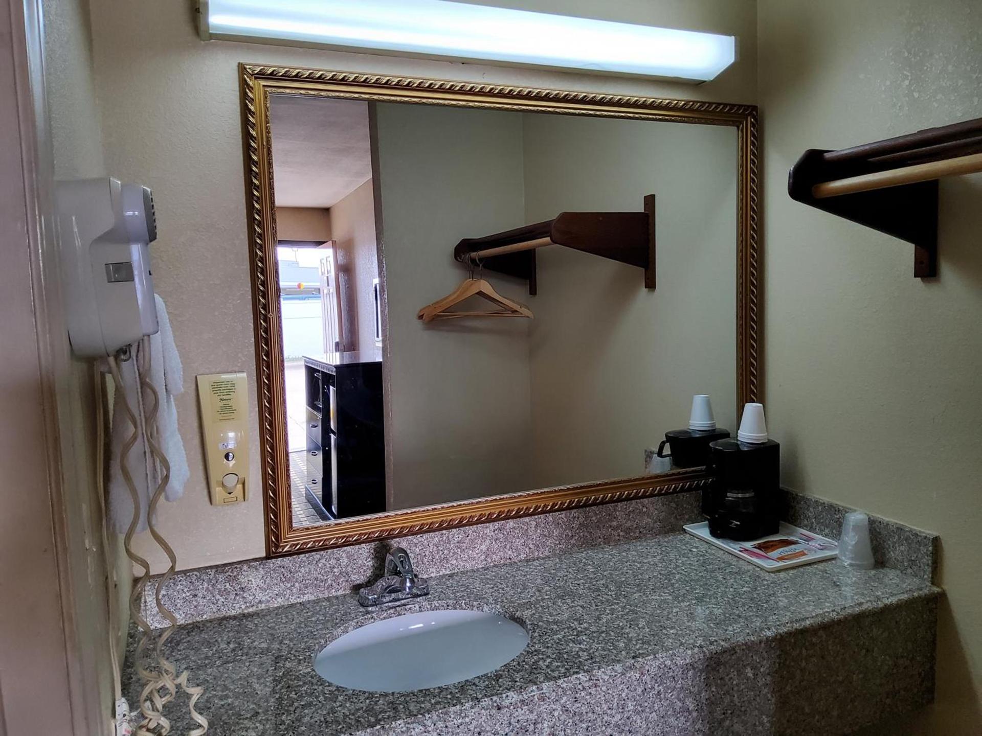 Budget Inn photo 19