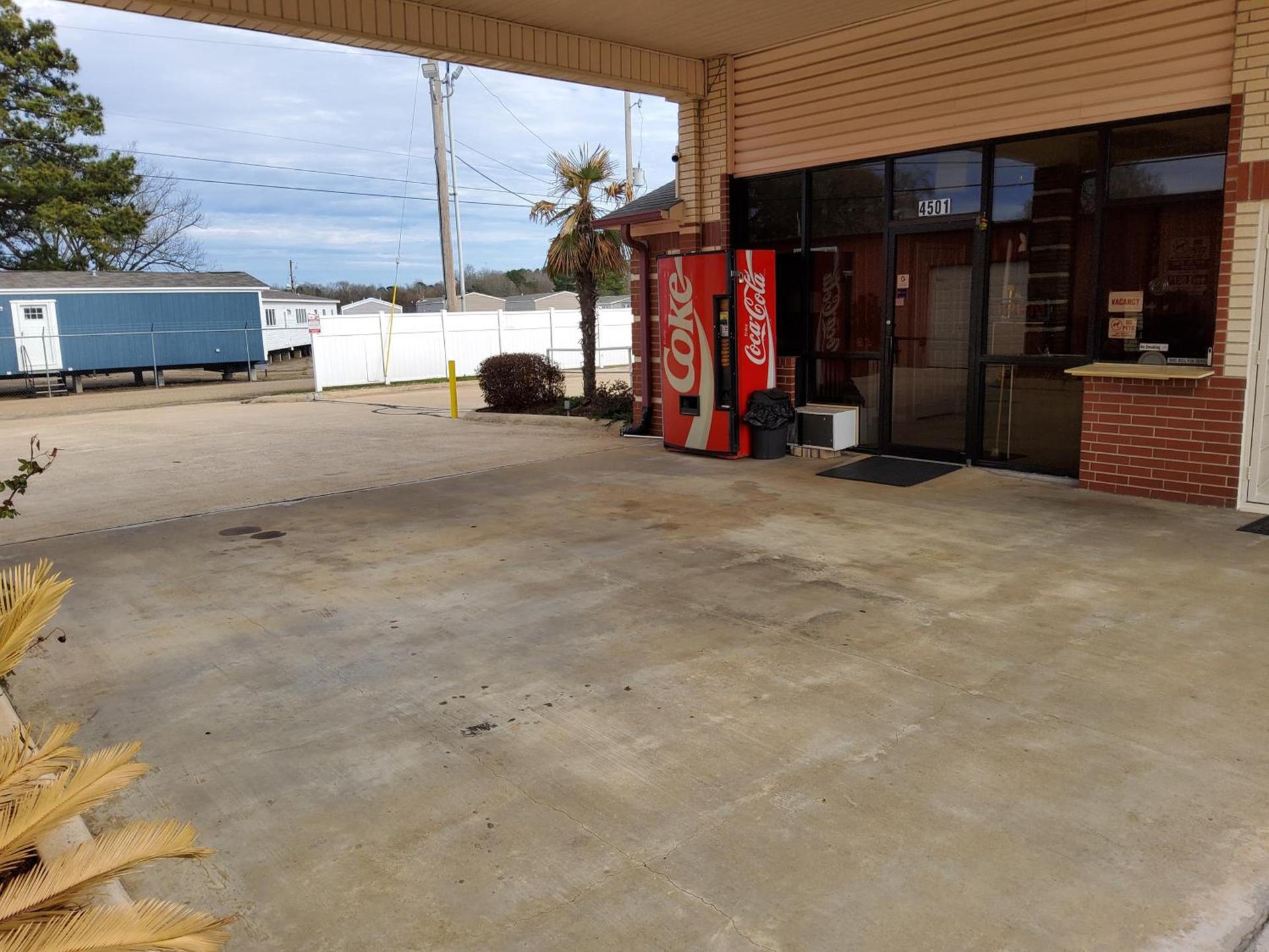 Budget Inn photo 33