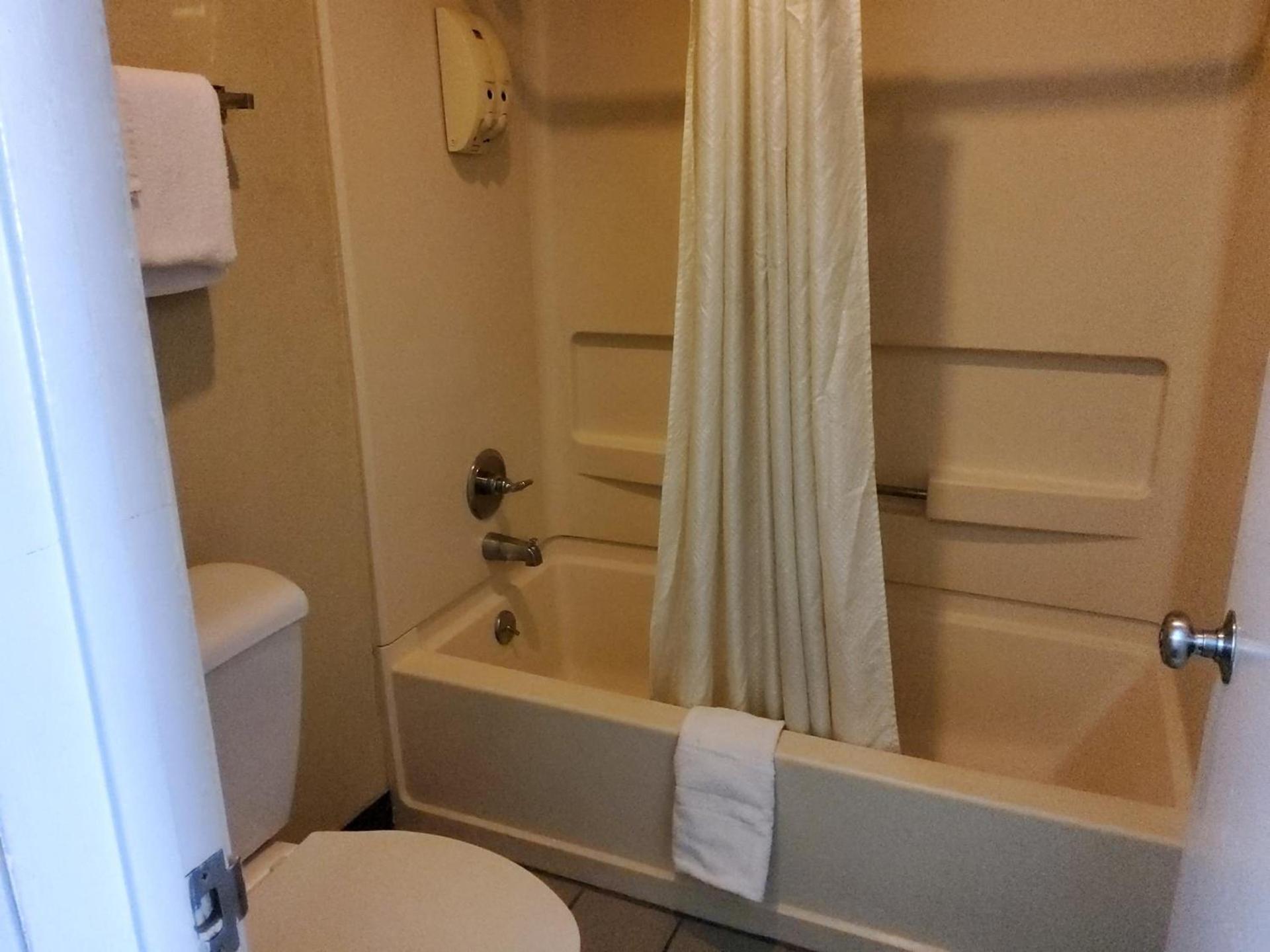 Budget Inn photo 22