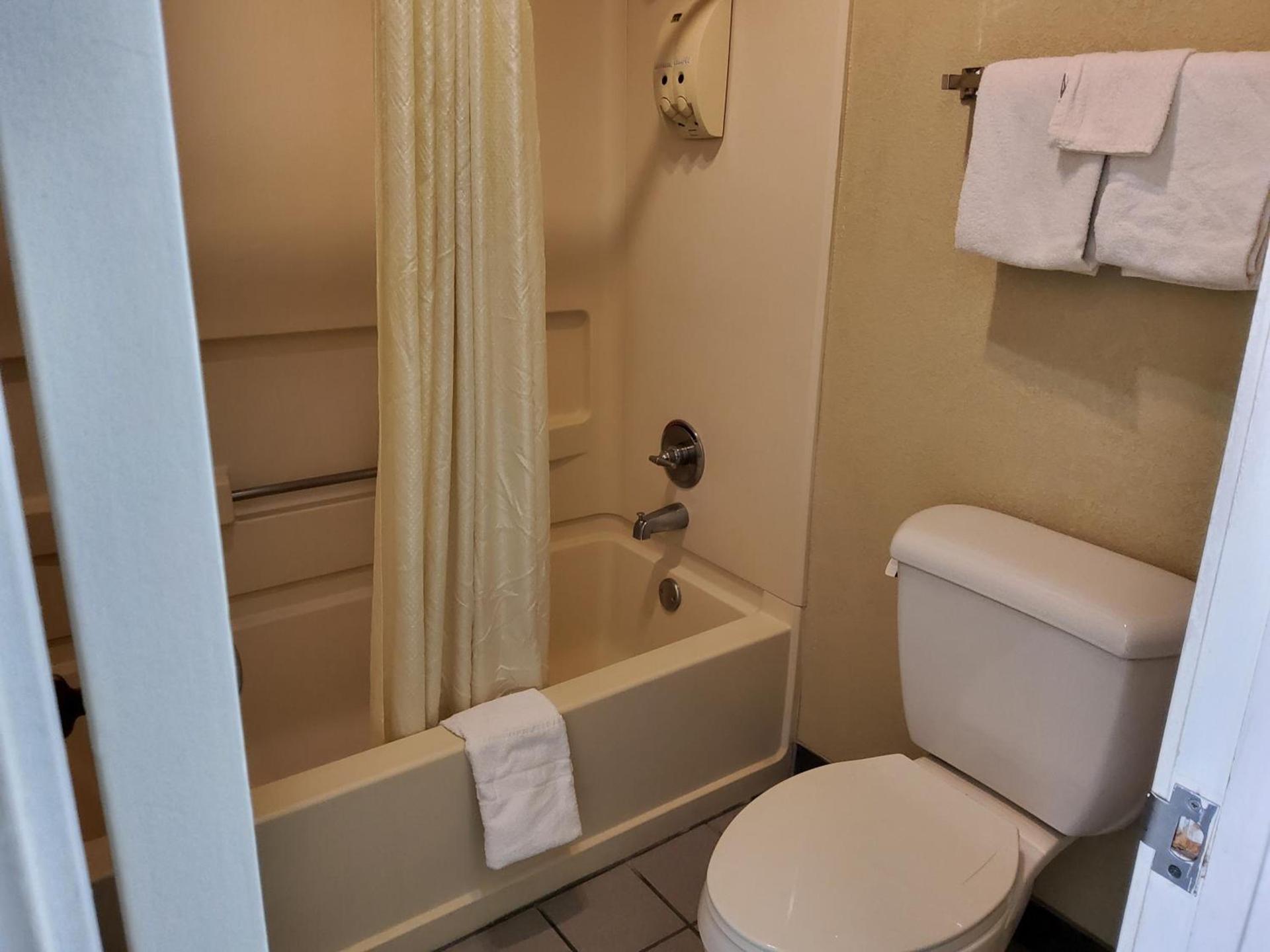 Budget Inn photo 16