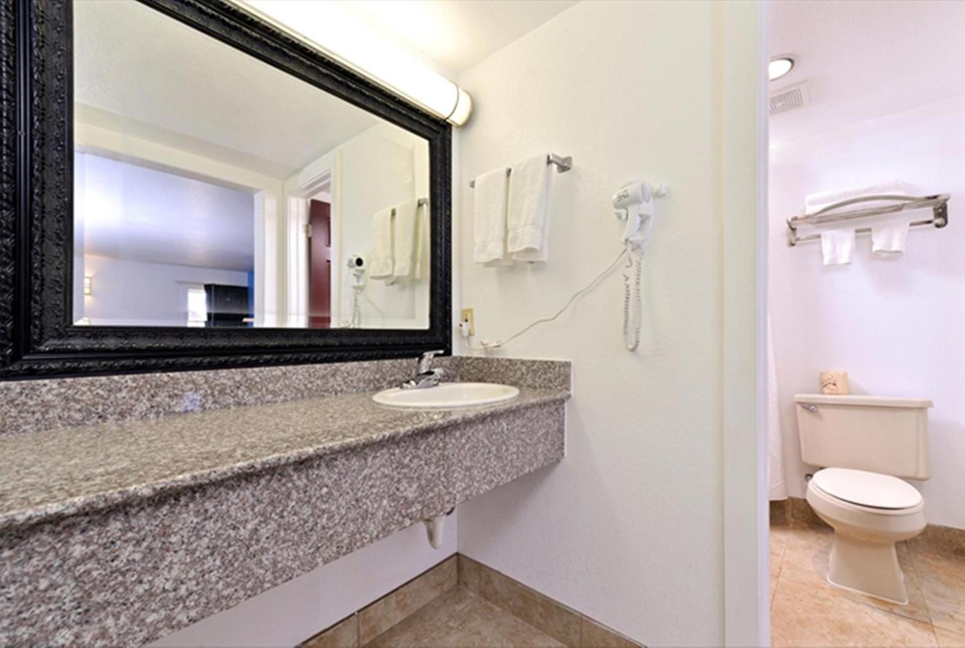 Executive Inn photo 3