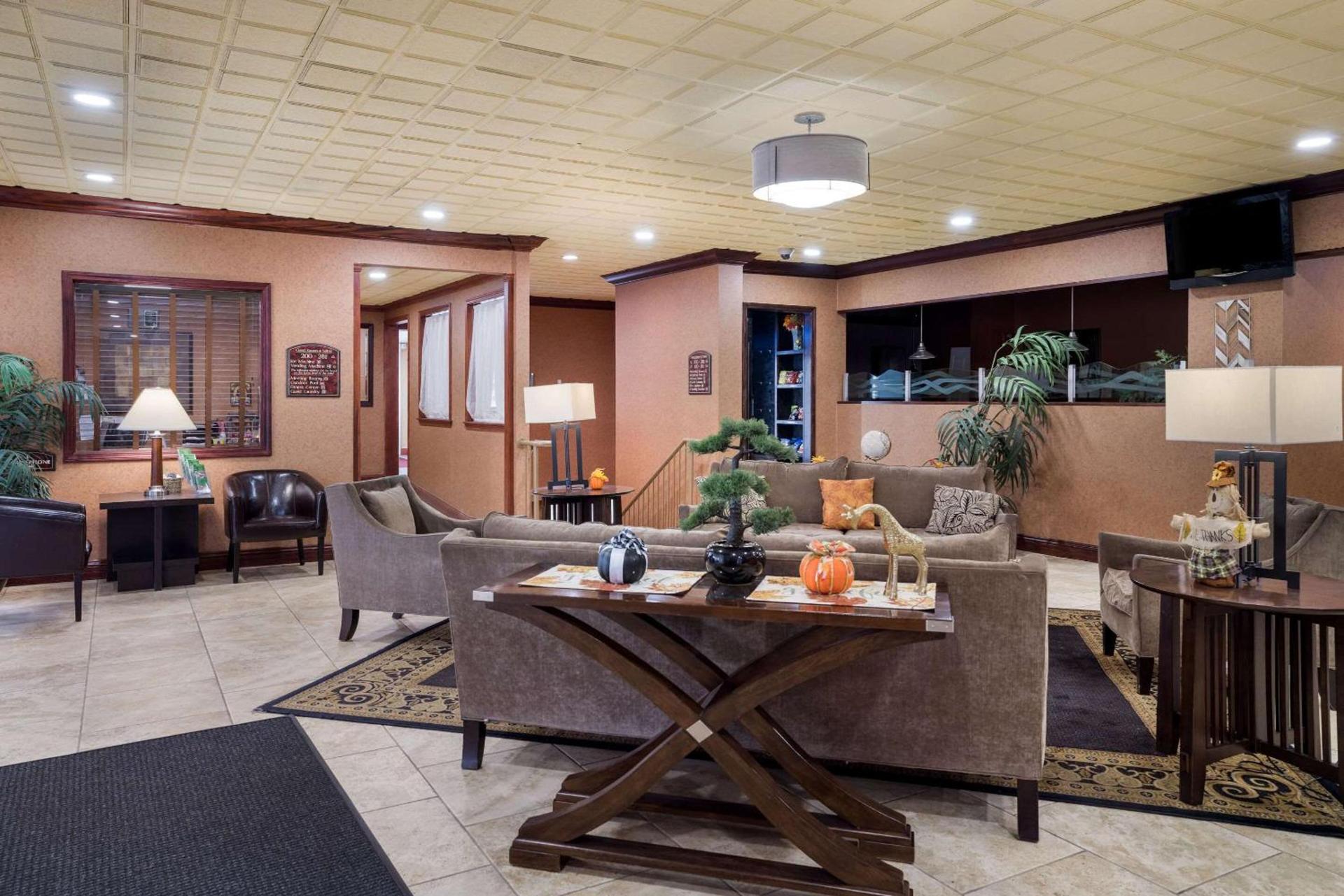 Quality Inn & Suites Syracuse Fairgrounds photo 7