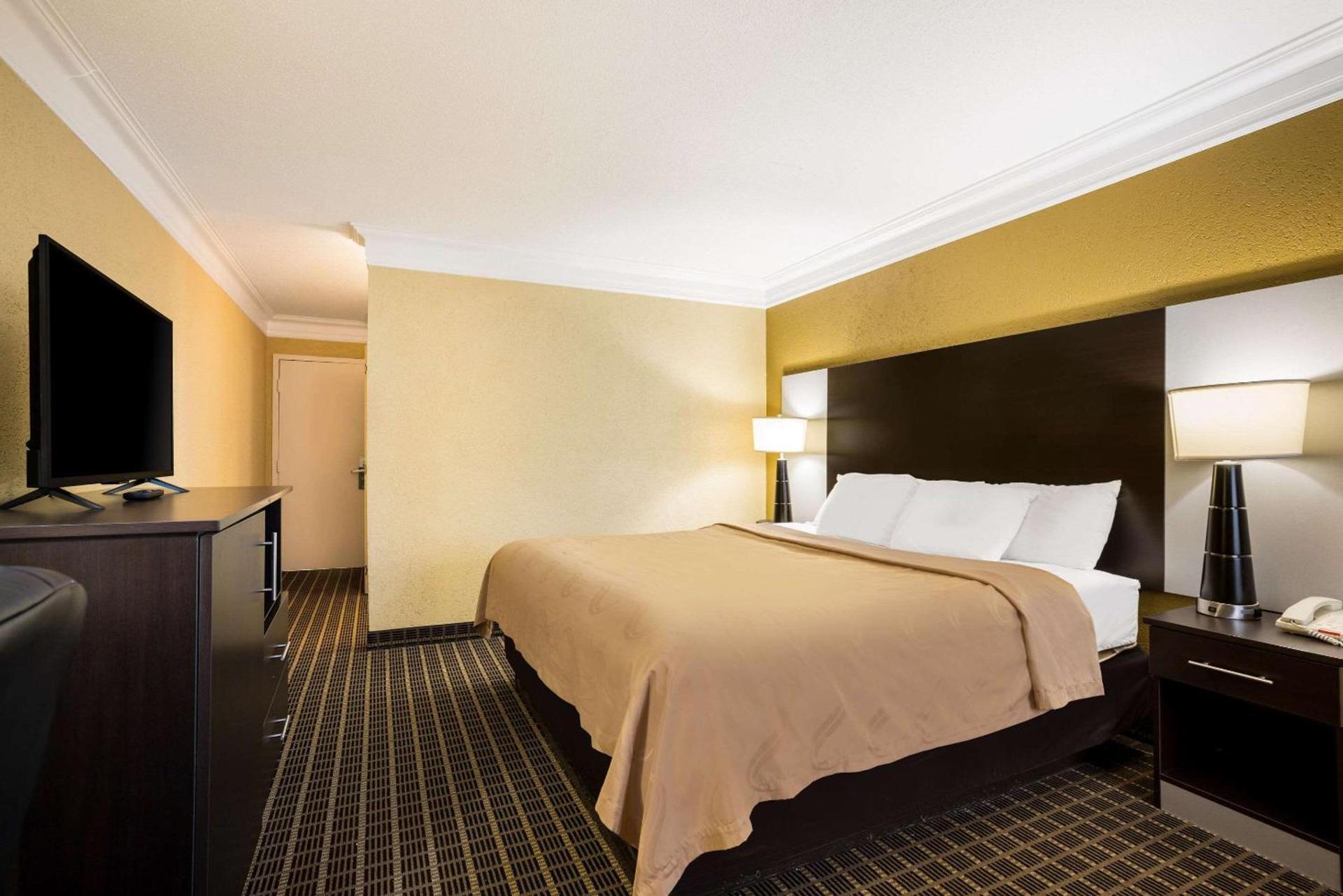 Quality Inn & Suites Syracuse Fairgrounds photo 10