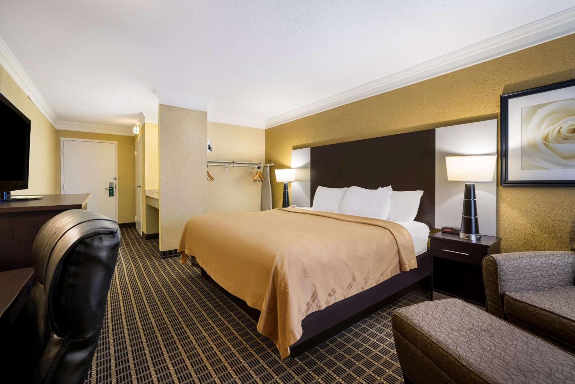 Quality Inn & Suites Syracuse Fairgrounds photo 13