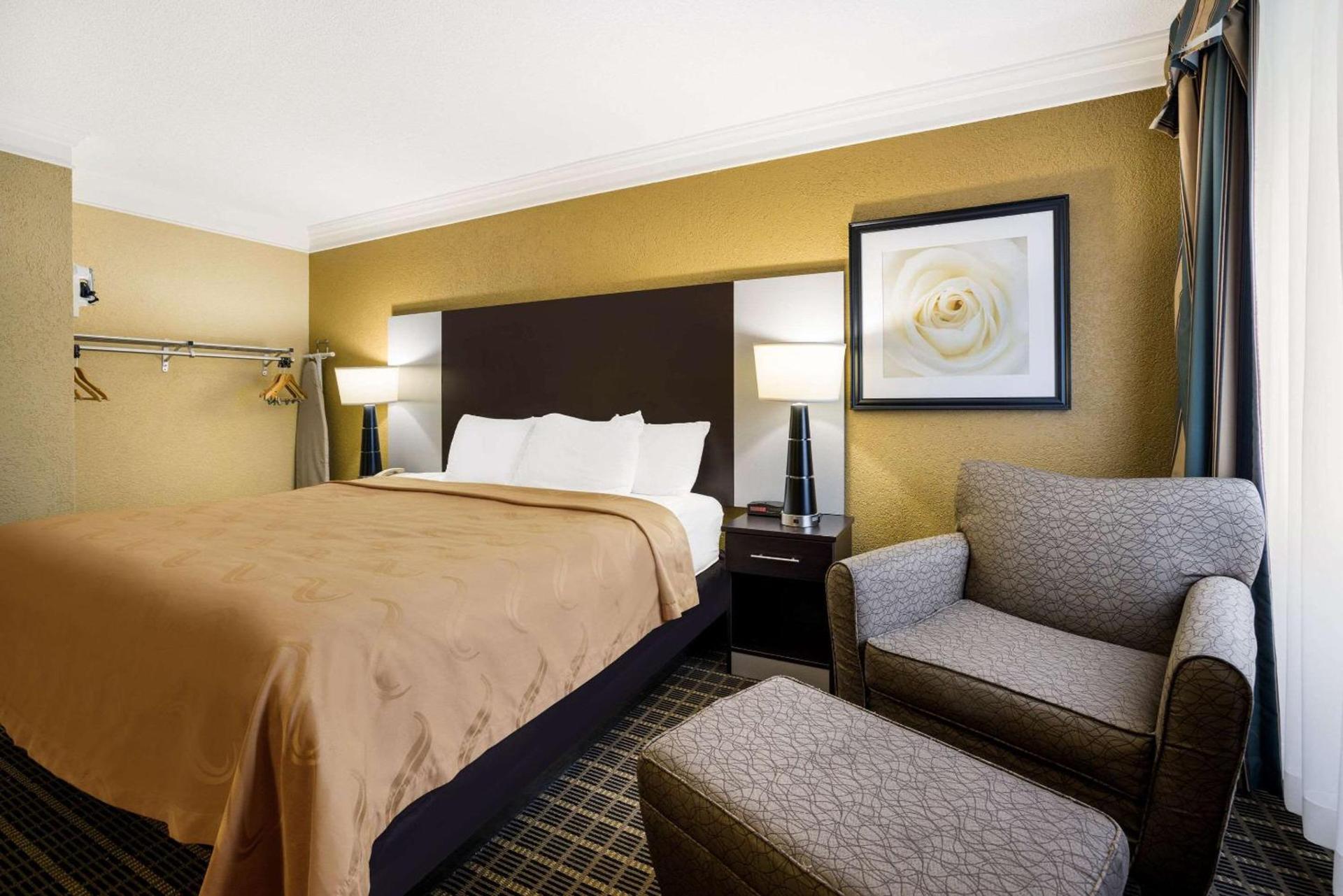 Quality Inn & Suites Syracuse Fairgrounds photo 14