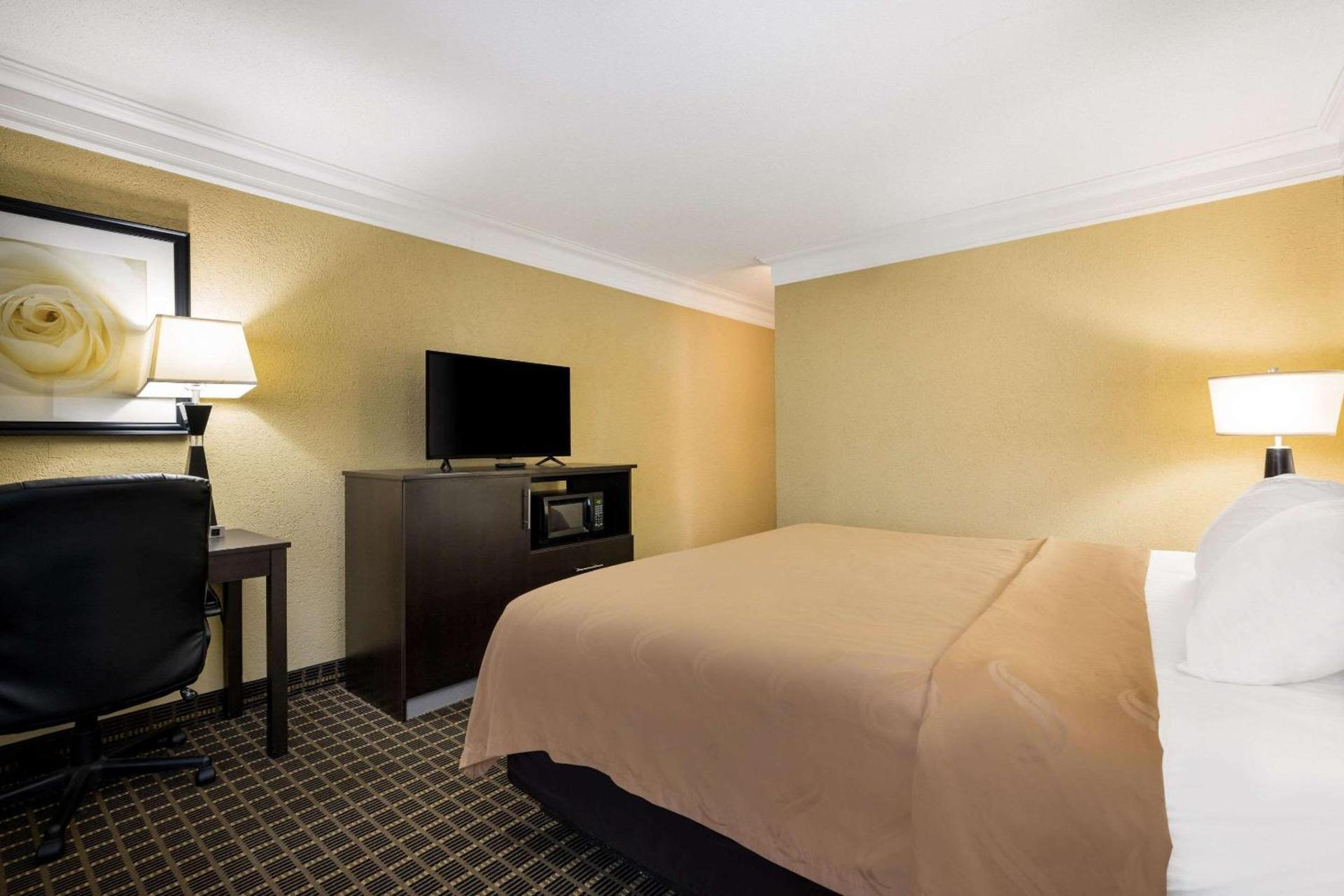 Quality Inn & Suites Syracuse Fairgrounds photo 19
