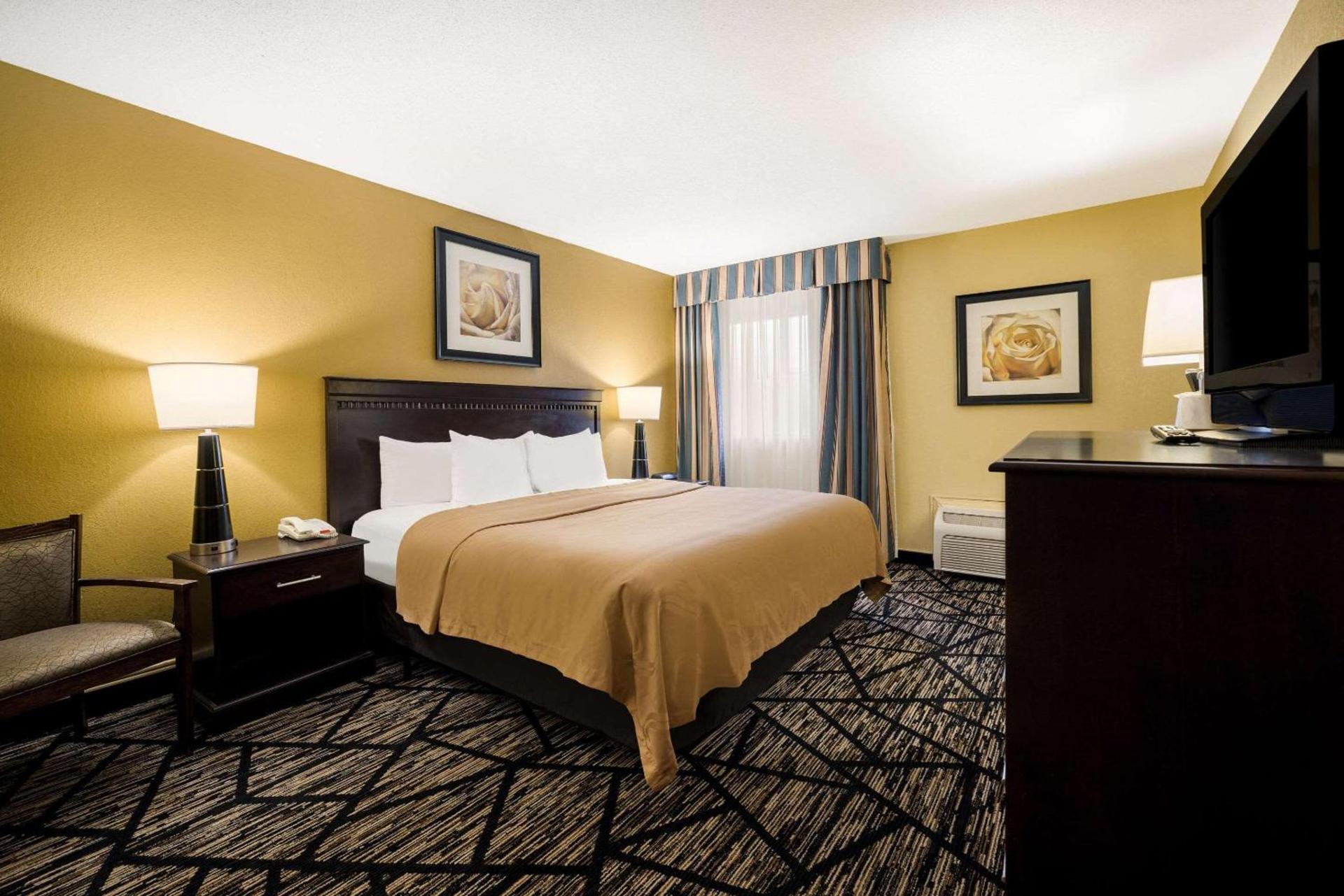 Quality Inn & Suites Syracuse Fairgrounds photo 26