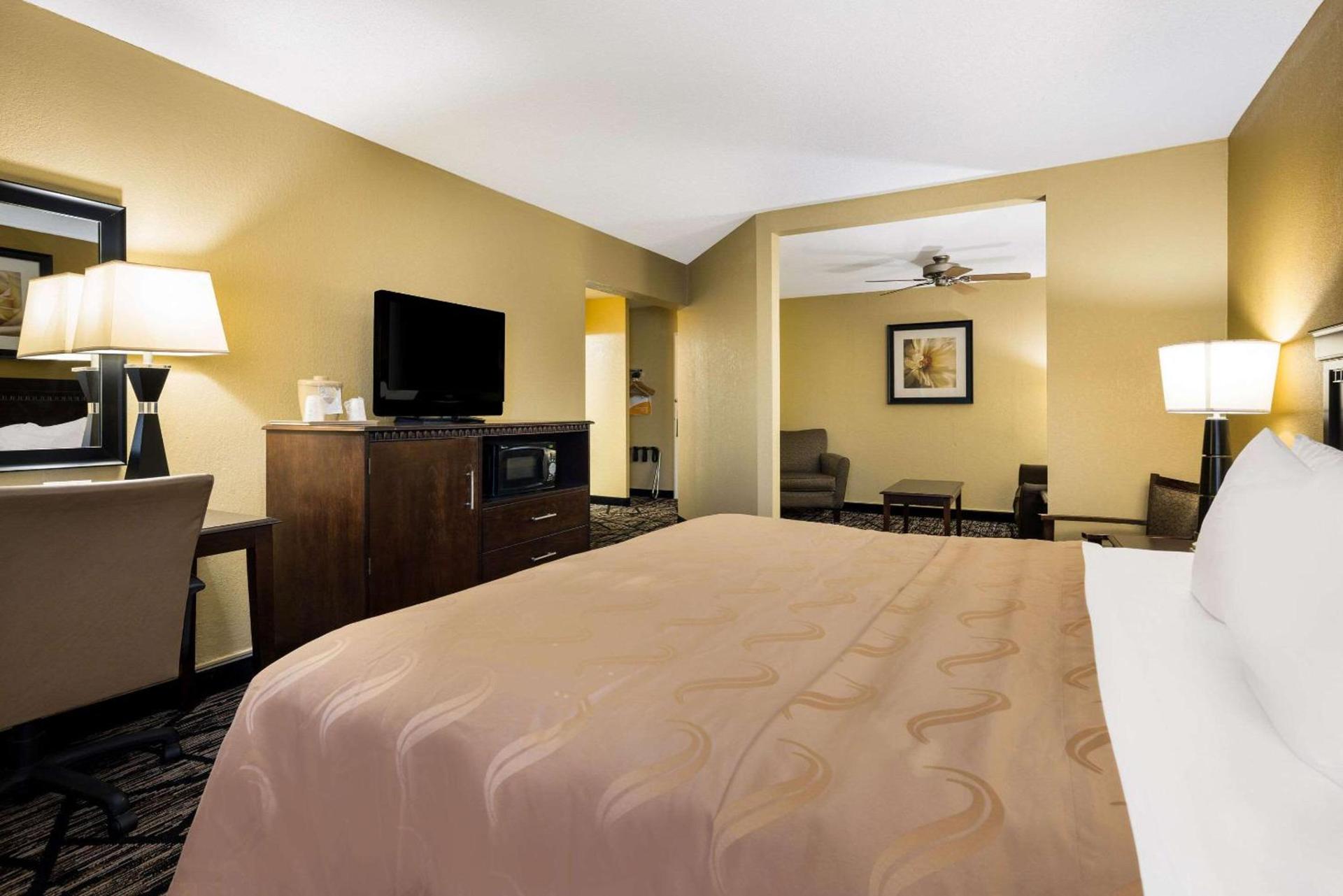 Quality Inn & Suites Syracuse Fairgrounds photo 27
