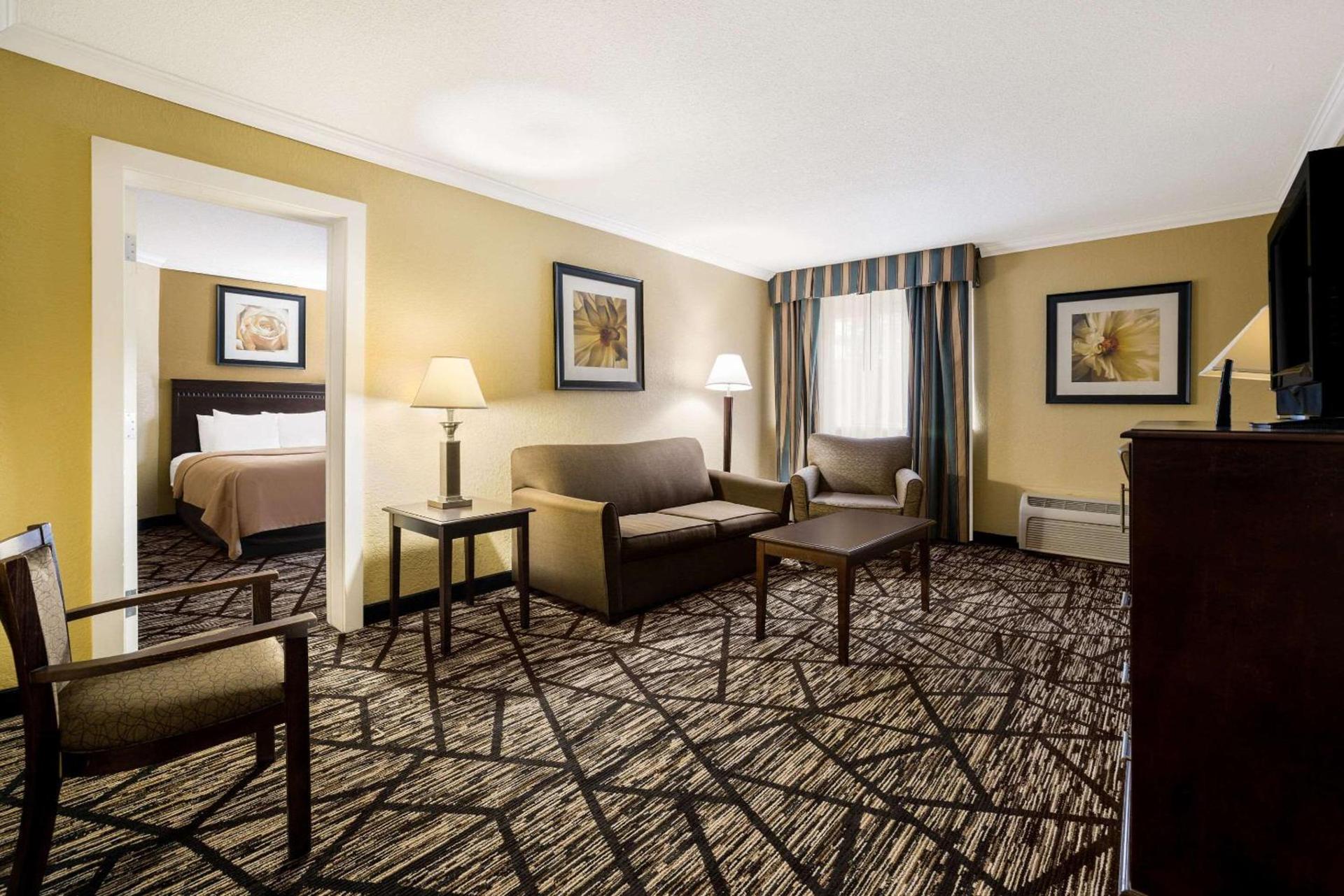 Quality Inn & Suites Syracuse Fairgrounds photo 28