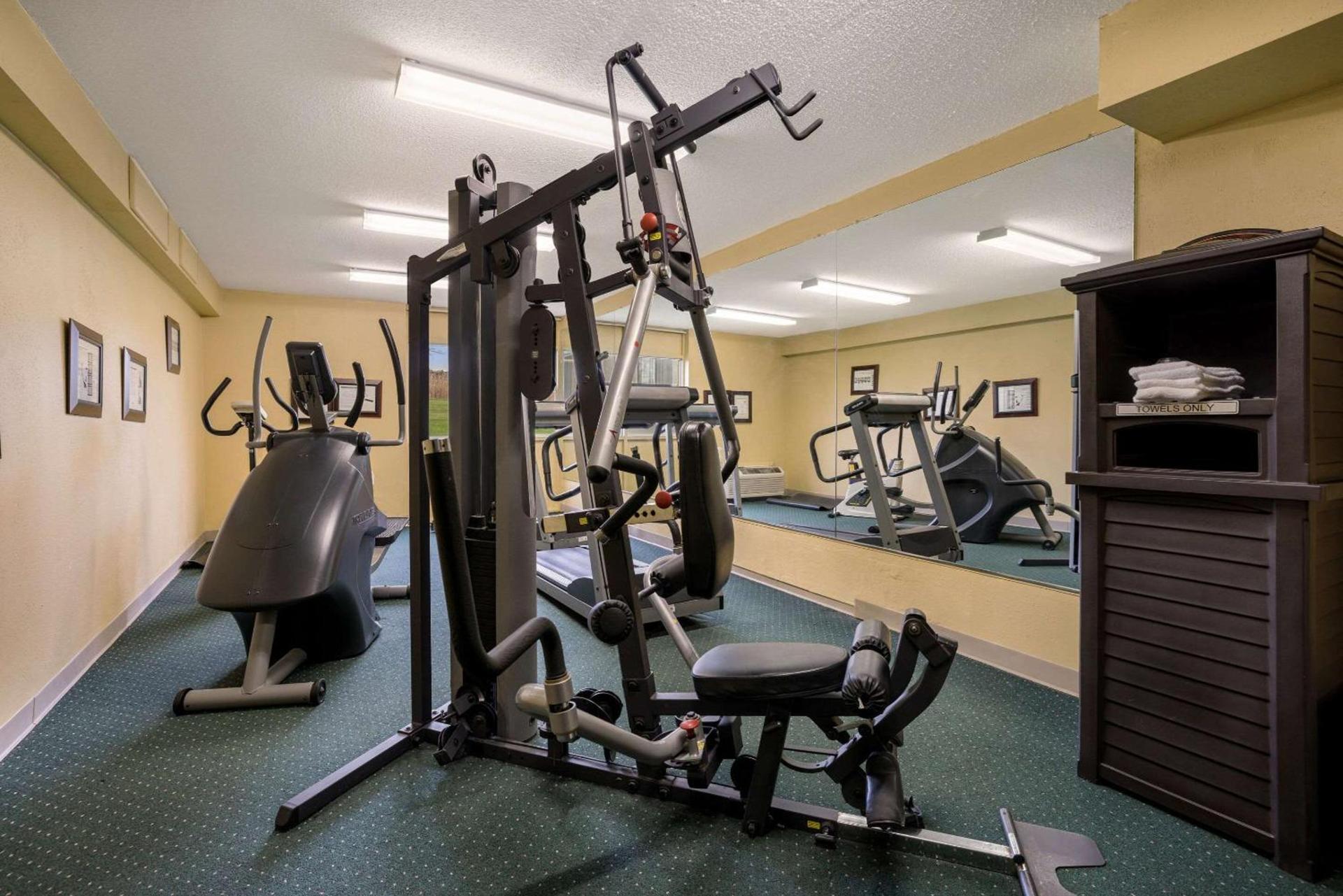 Quality Inn & Suites Syracuse Fairgrounds photo 31