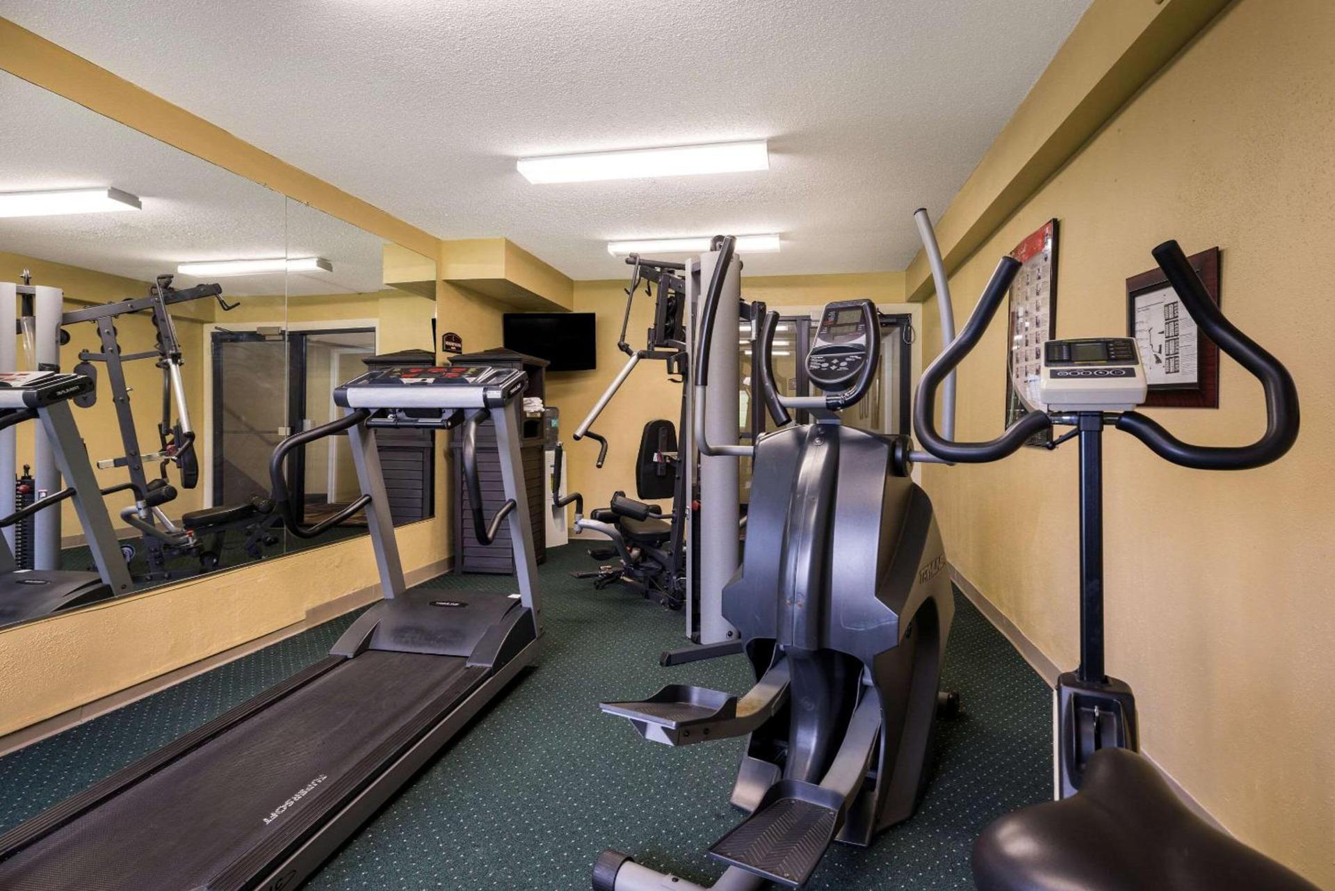 Quality Inn & Suites Syracuse Fairgrounds photo 32