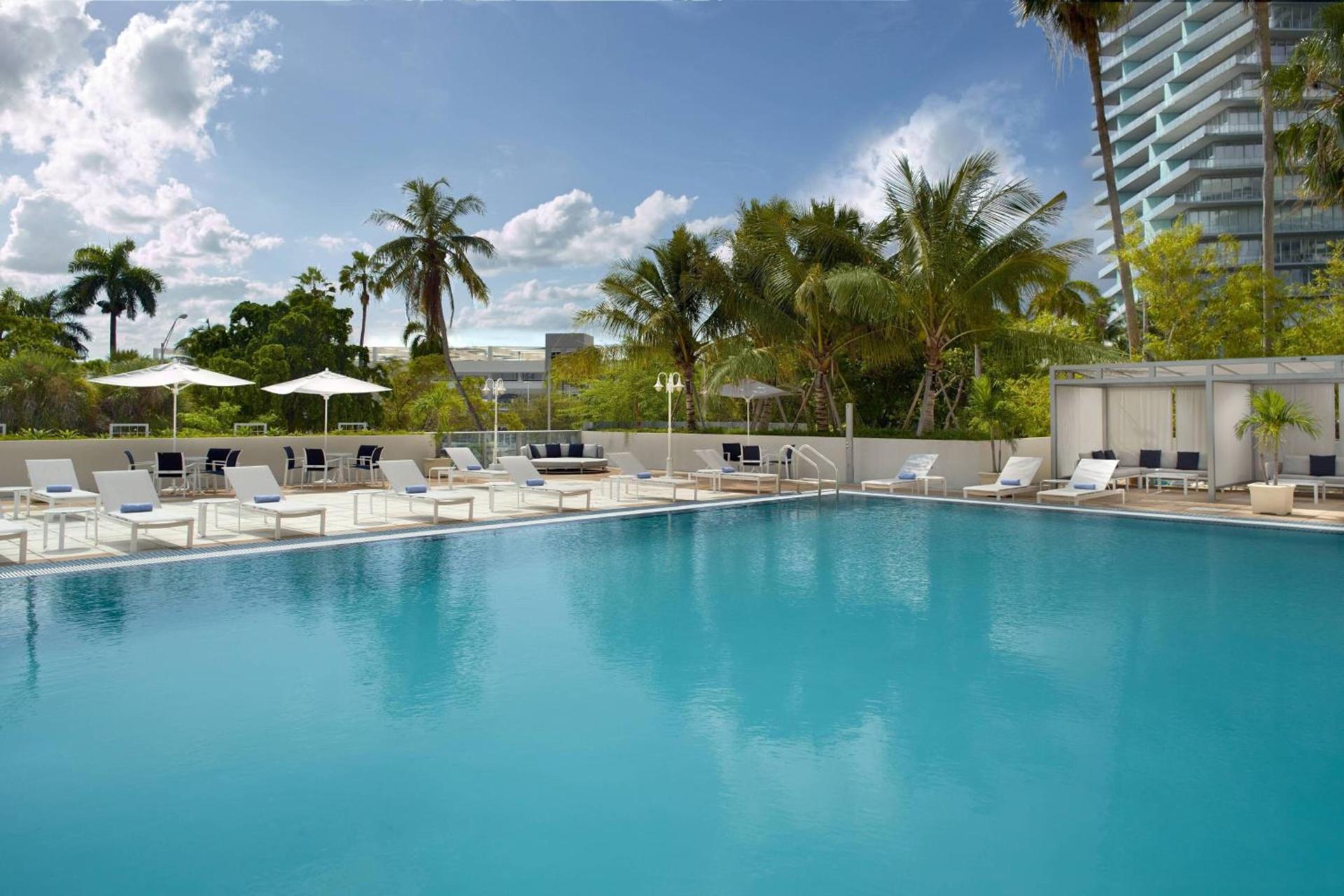 Courtyard Miami Coconut Grove photo 2