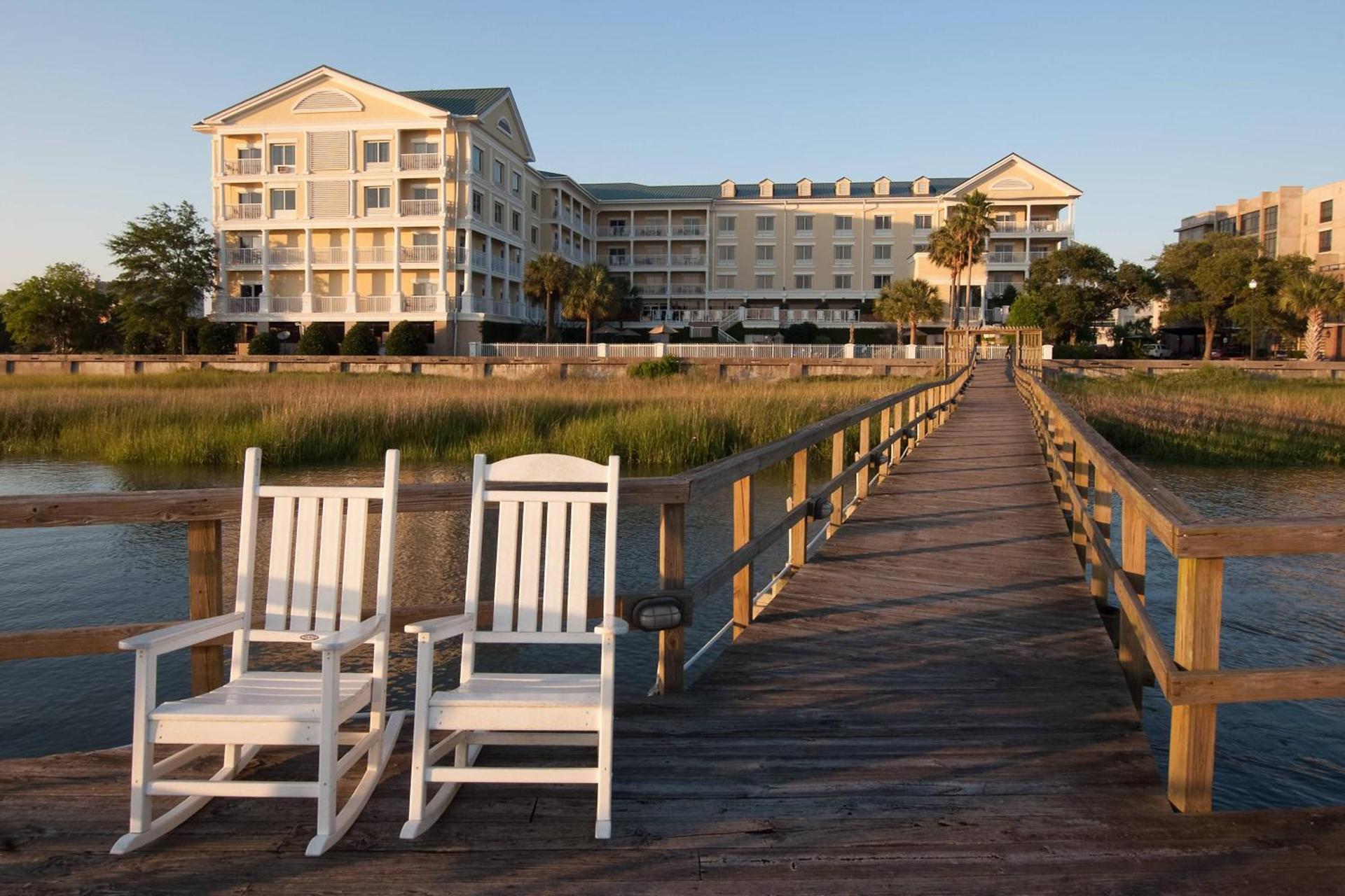 Courtyard Charleston Waterfront photo 2