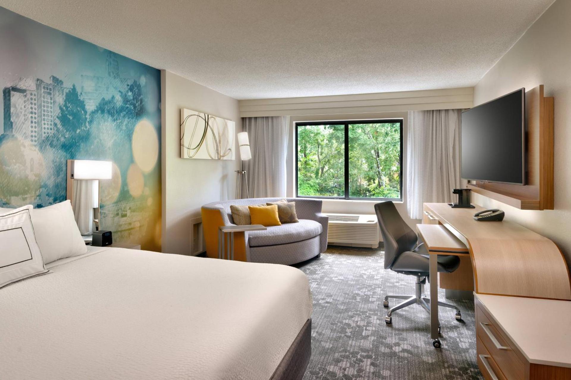 Courtyard by Marriott Charlotte Airport LoSo photo 9