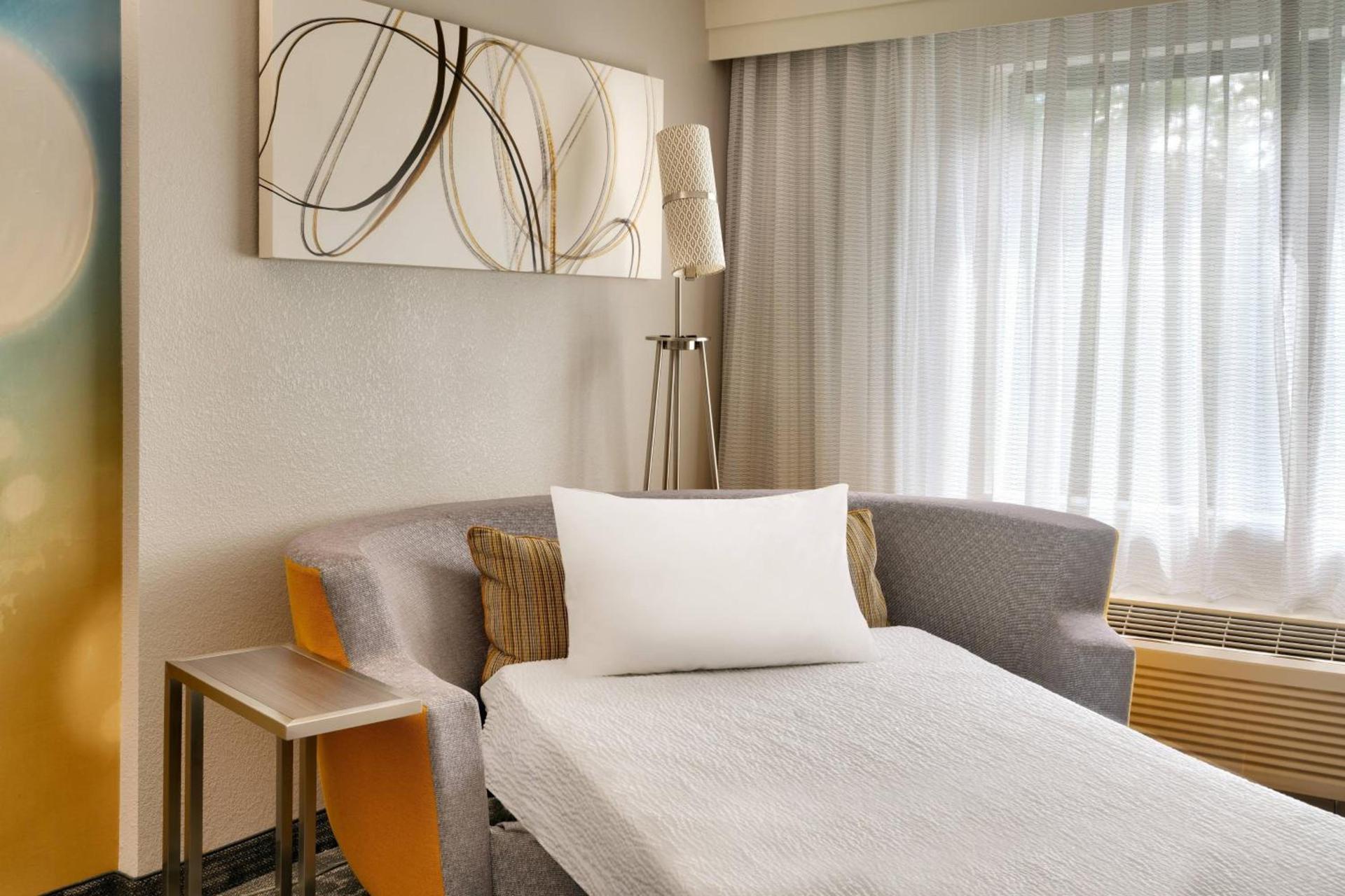Courtyard by Marriott Charlotte Airport LoSo photo 11