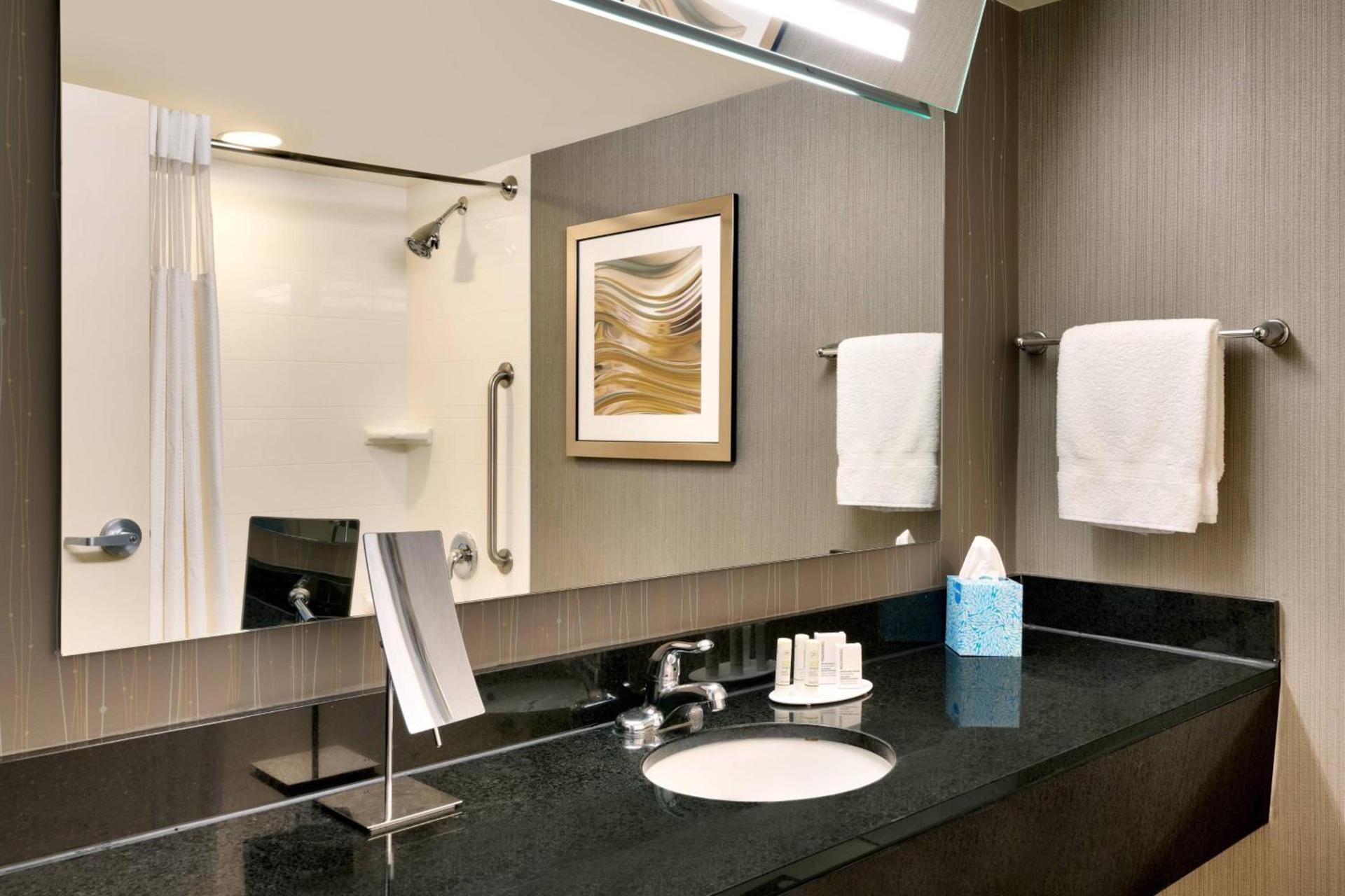 Courtyard by Marriott Charlotte Airport LoSo photo 17