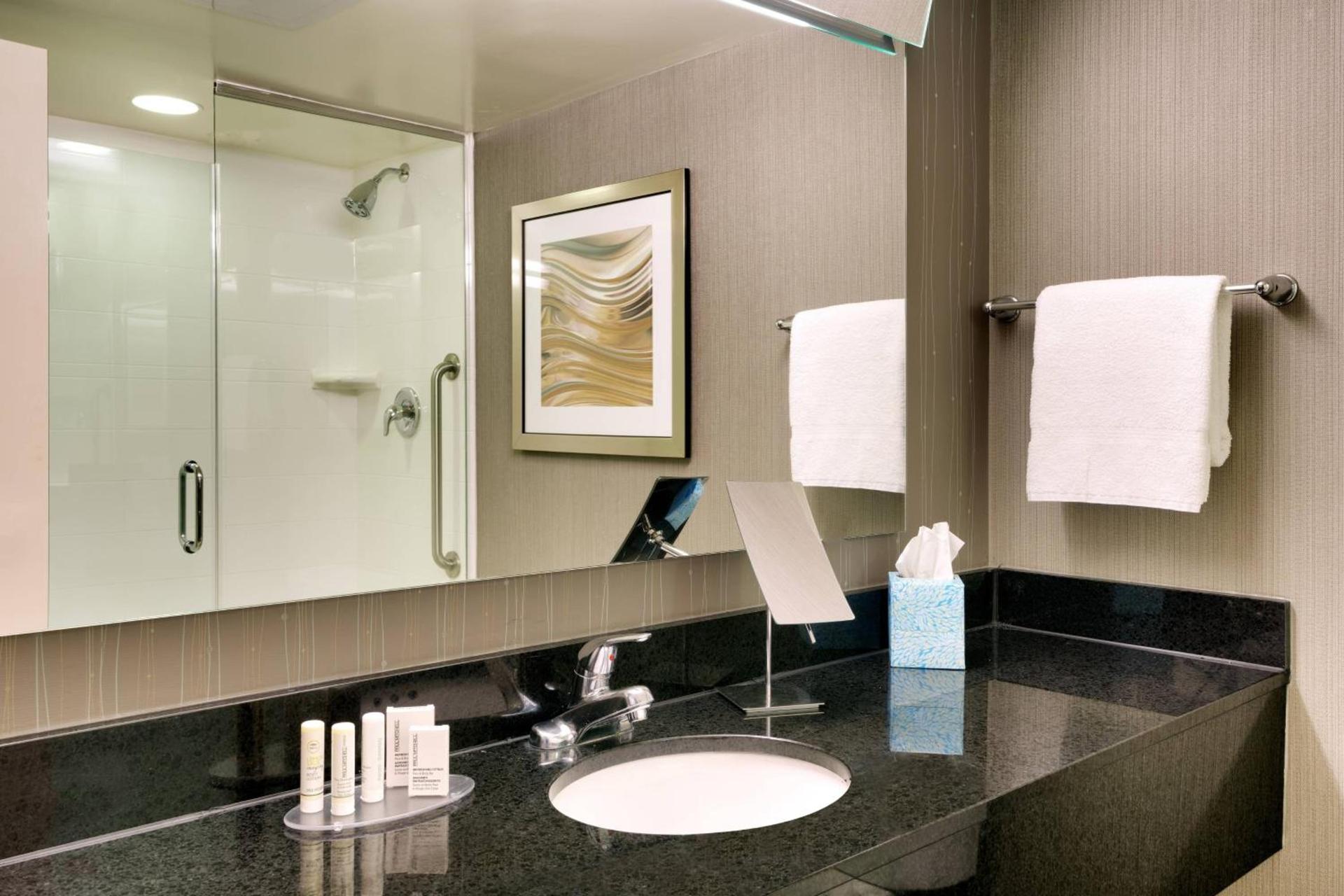 Courtyard by Marriott Charlotte Airport LoSo photo 15